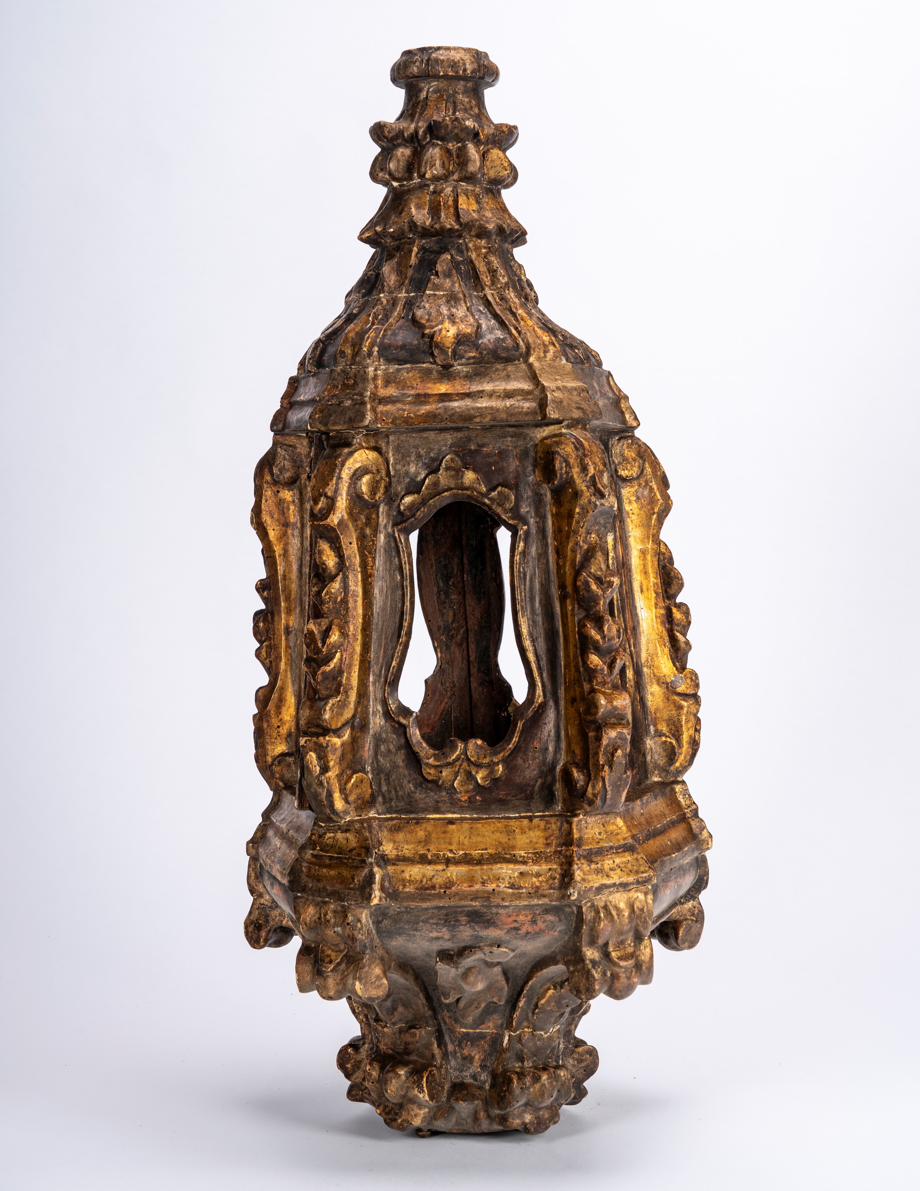 Lanterna da terra, legno laccato e dorato, XVIII secolo