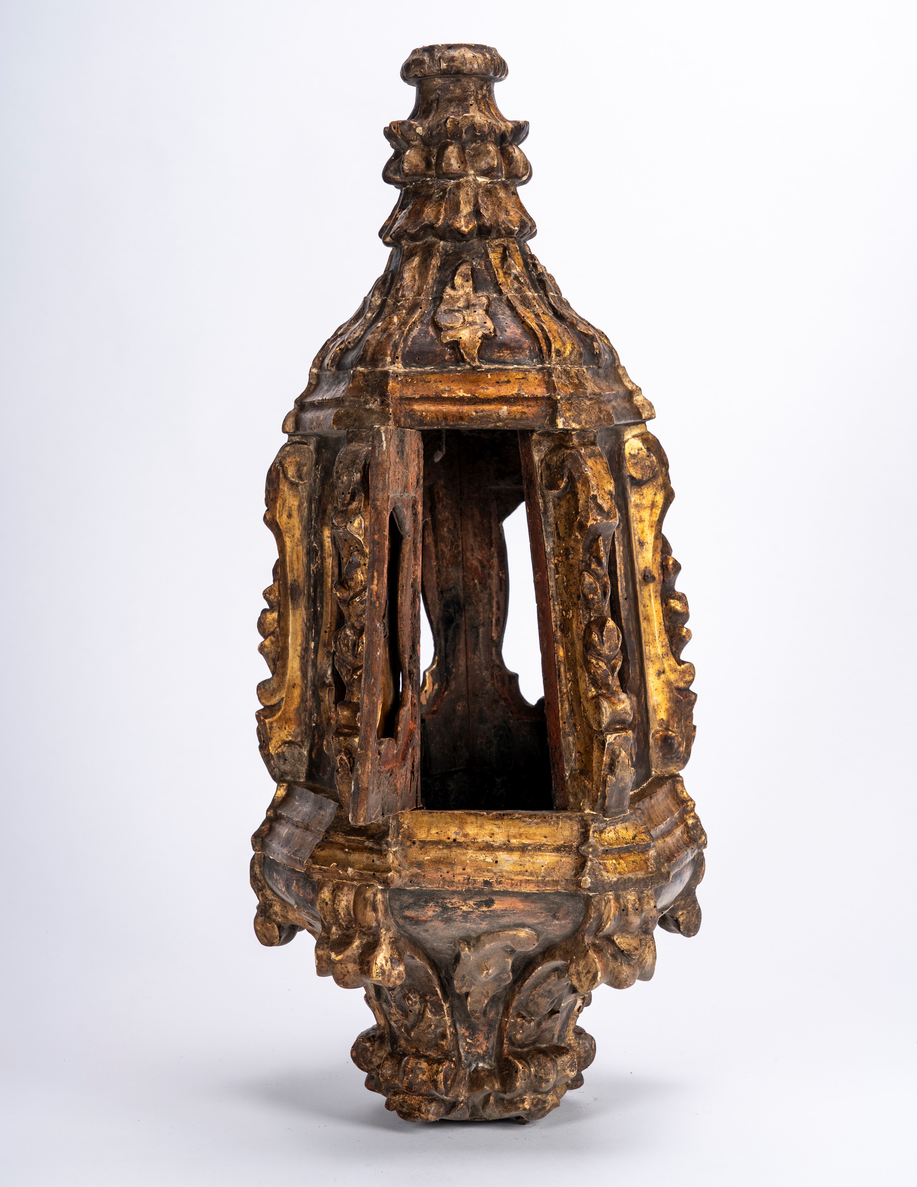 Lanterna da terra, legno laccato e dorato, XVIII secolo