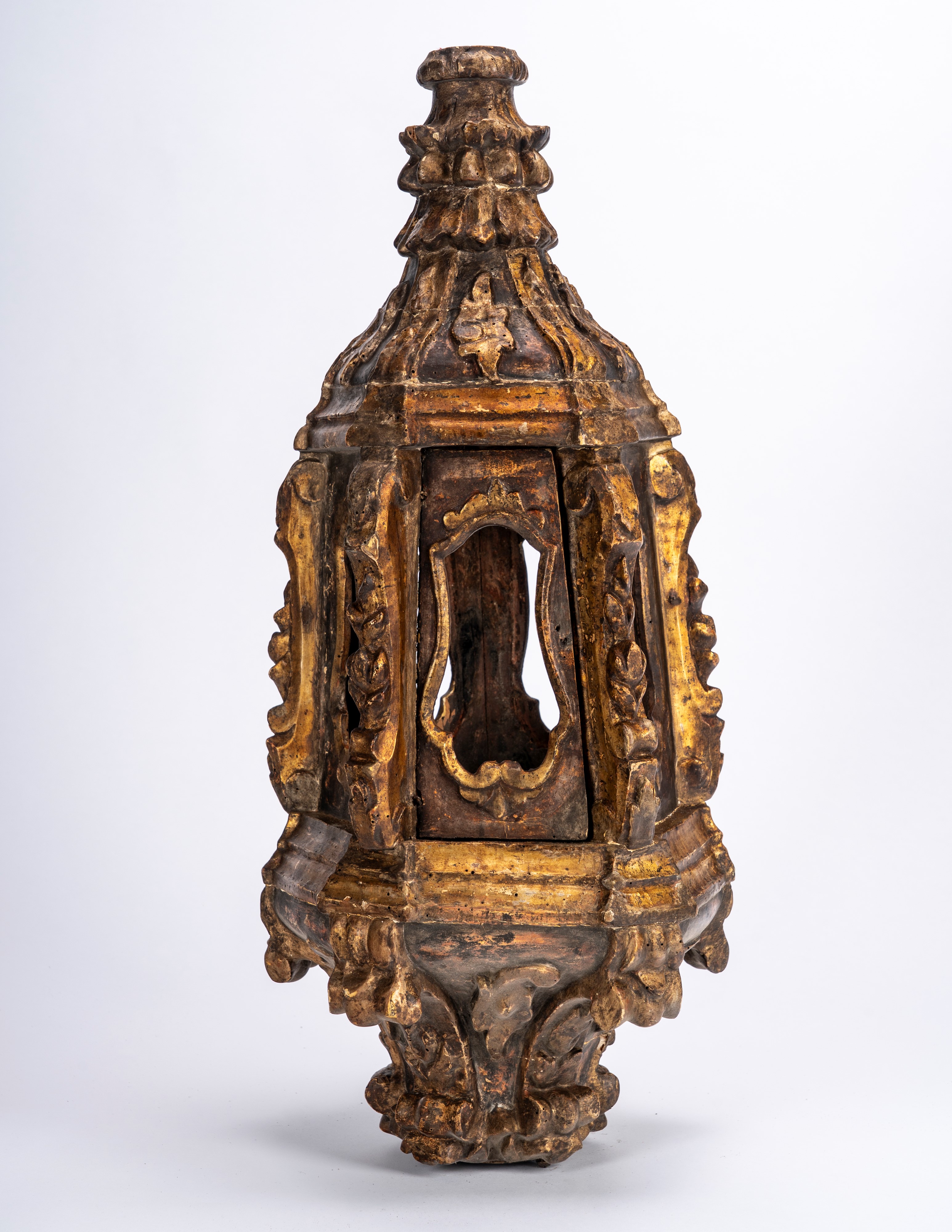 Lanterna da terra, legno laccato e dorato, XVIII secolo