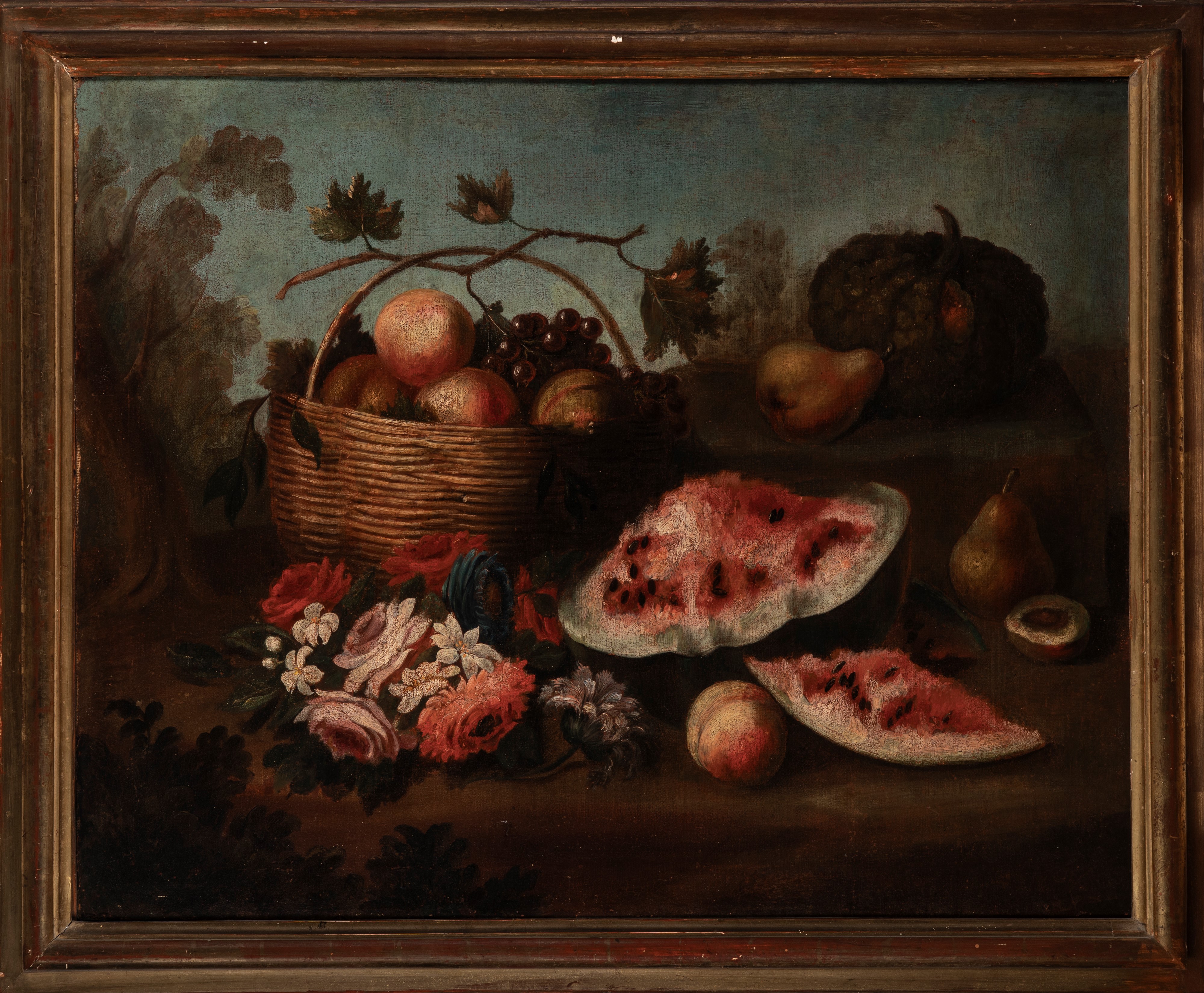 Natura morta con anguria, fiori e cesta di frutta en plein air