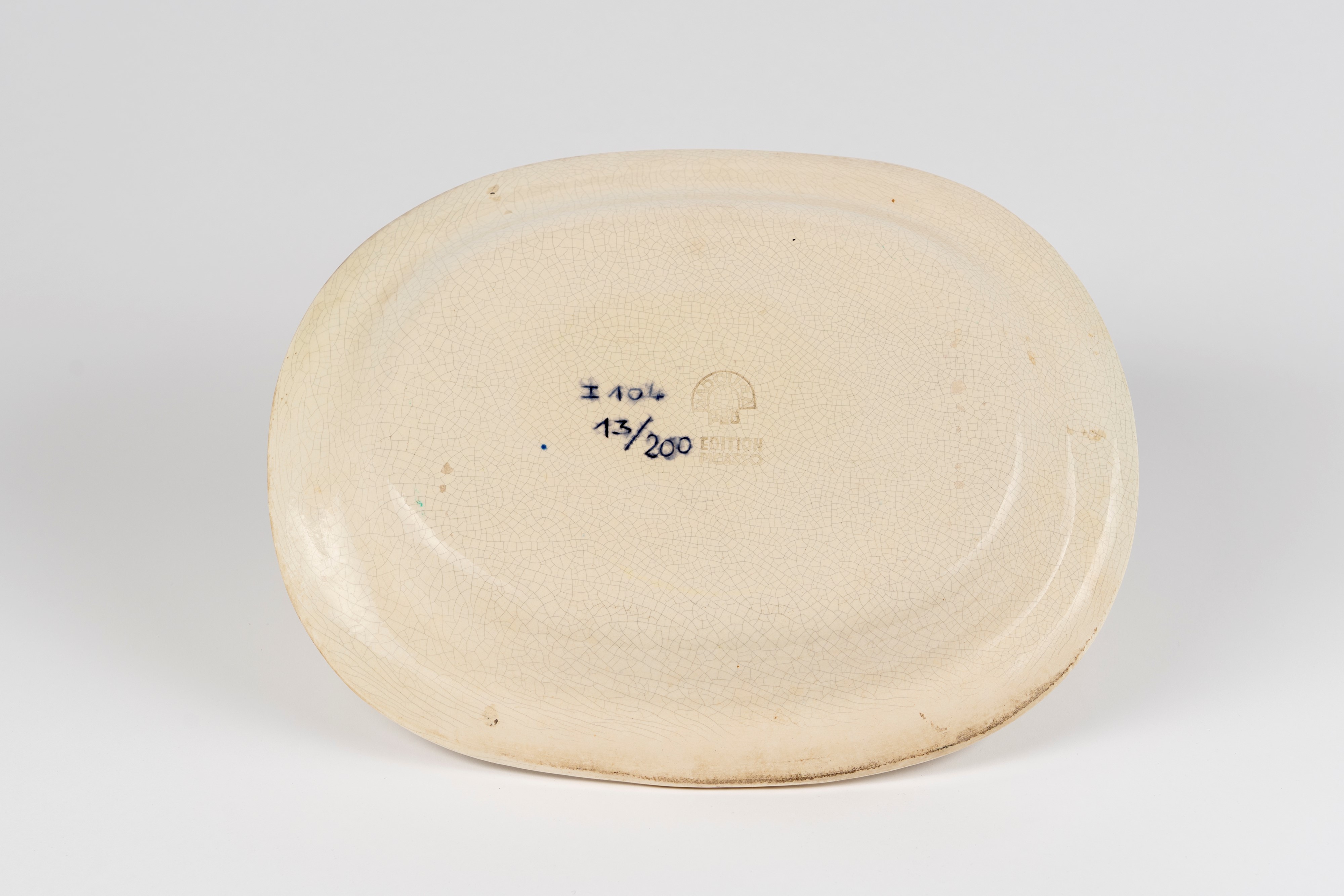 Pablo Picasso - Visage dans étoile (ceramica bianca parzialmente incisa, smaltata e ingobbiata)