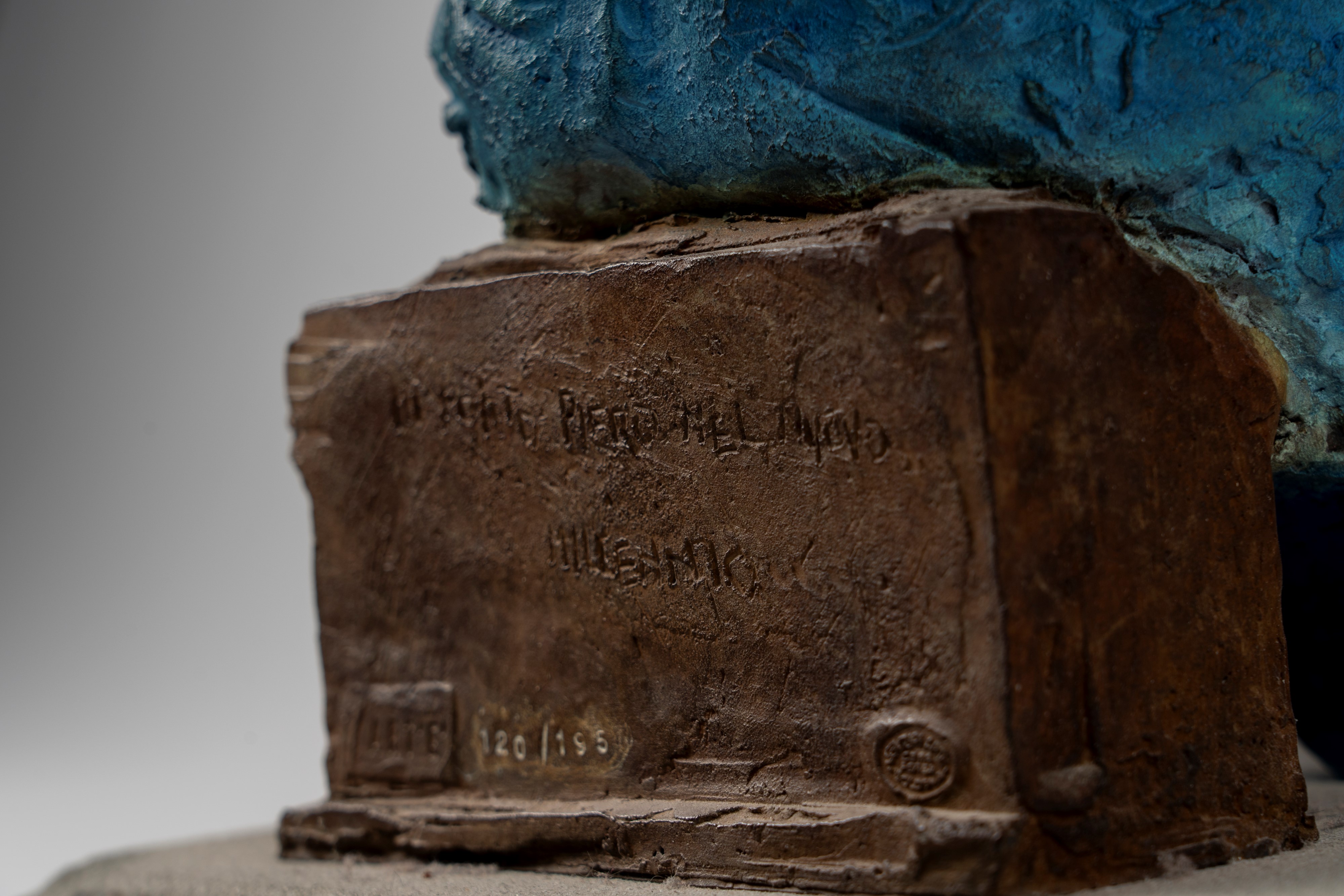 Ugo Riva - A Piero (Mi porto Piero nel nuovo millennio) — bronzo, 2001