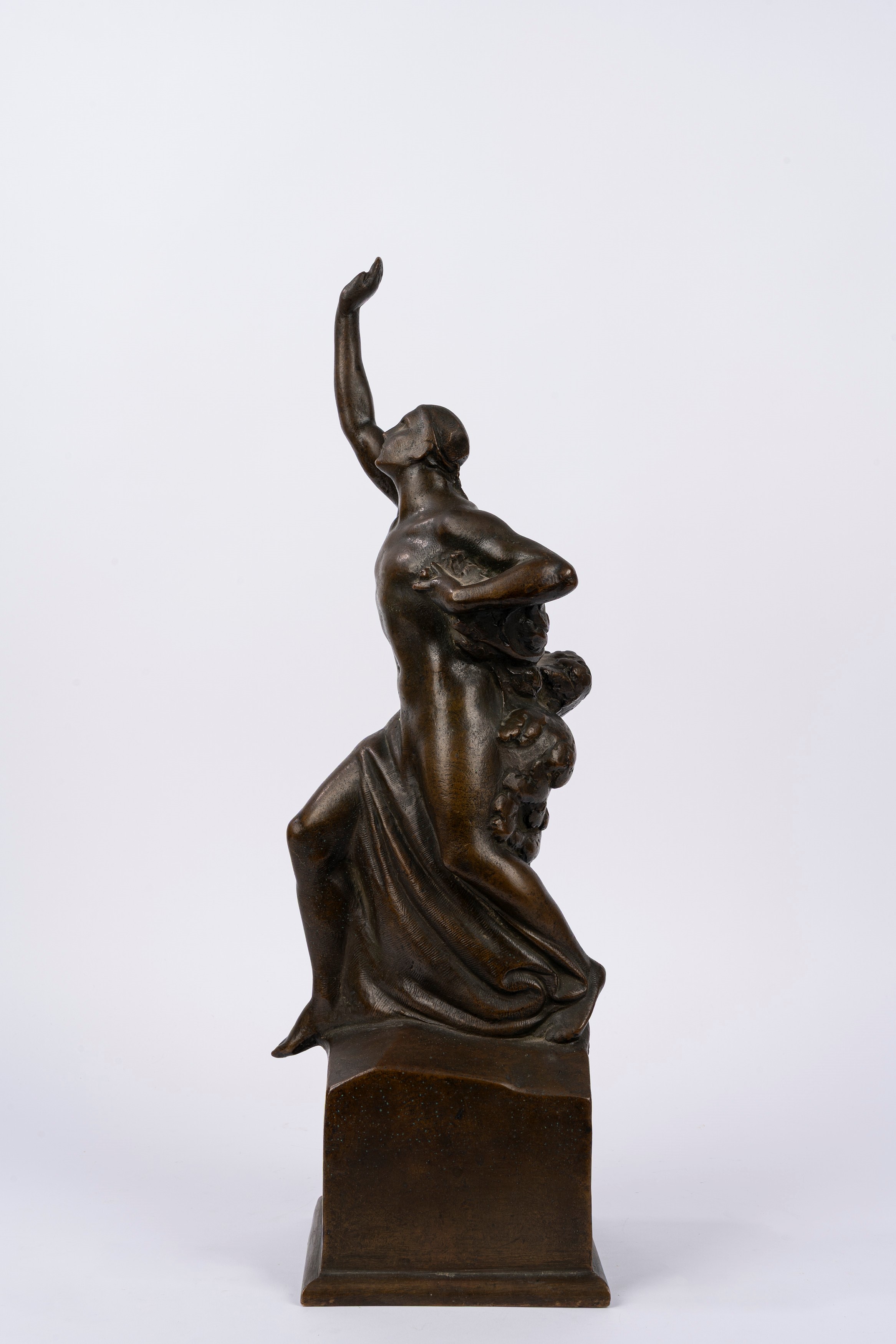 Scultura a tutto tondo, bronzo raffigurante figura maschile al saluto fascista (anni 1920), non f...