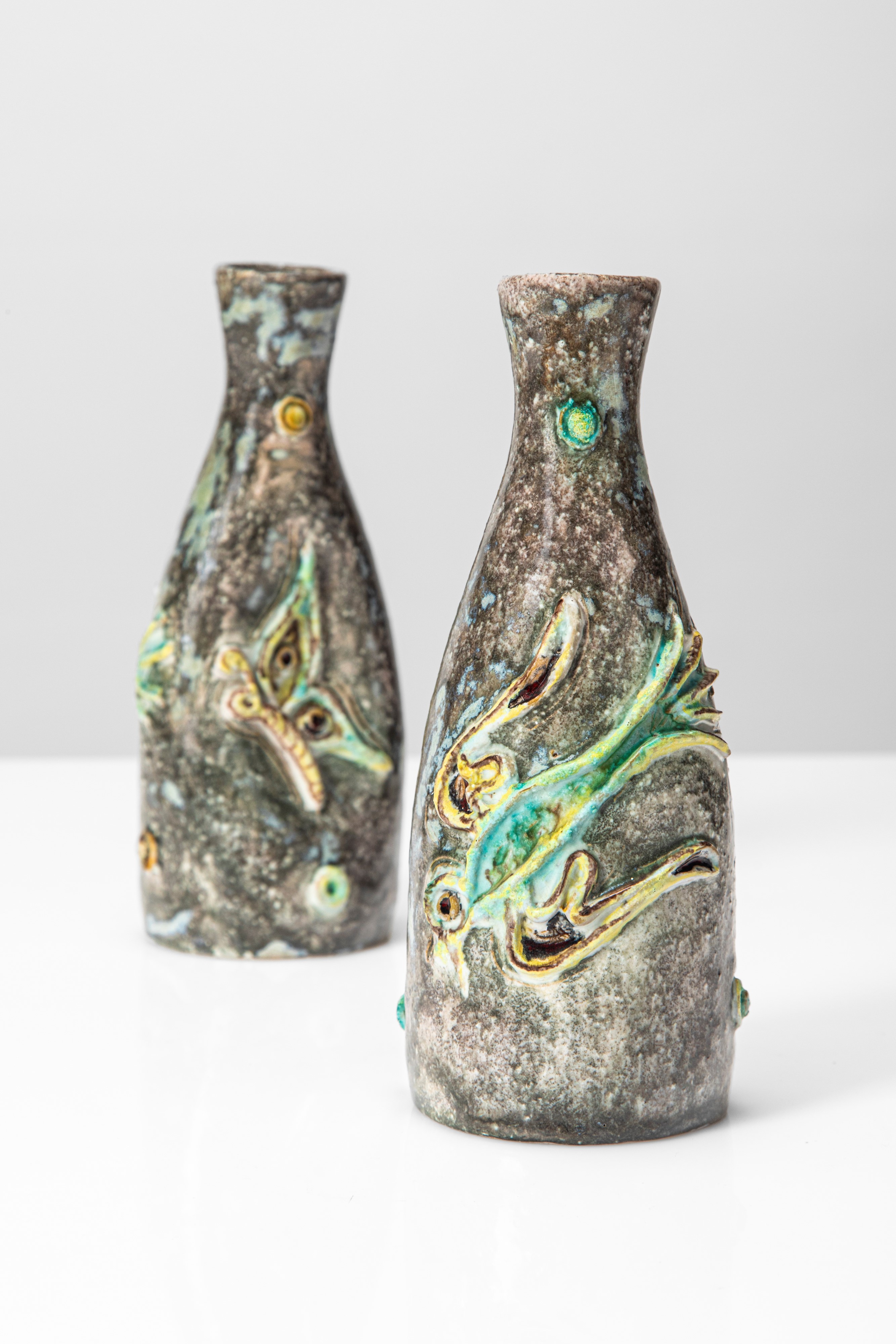 Umberto Zannoni - Coppia di vasi monofiore in ceramica smaltata