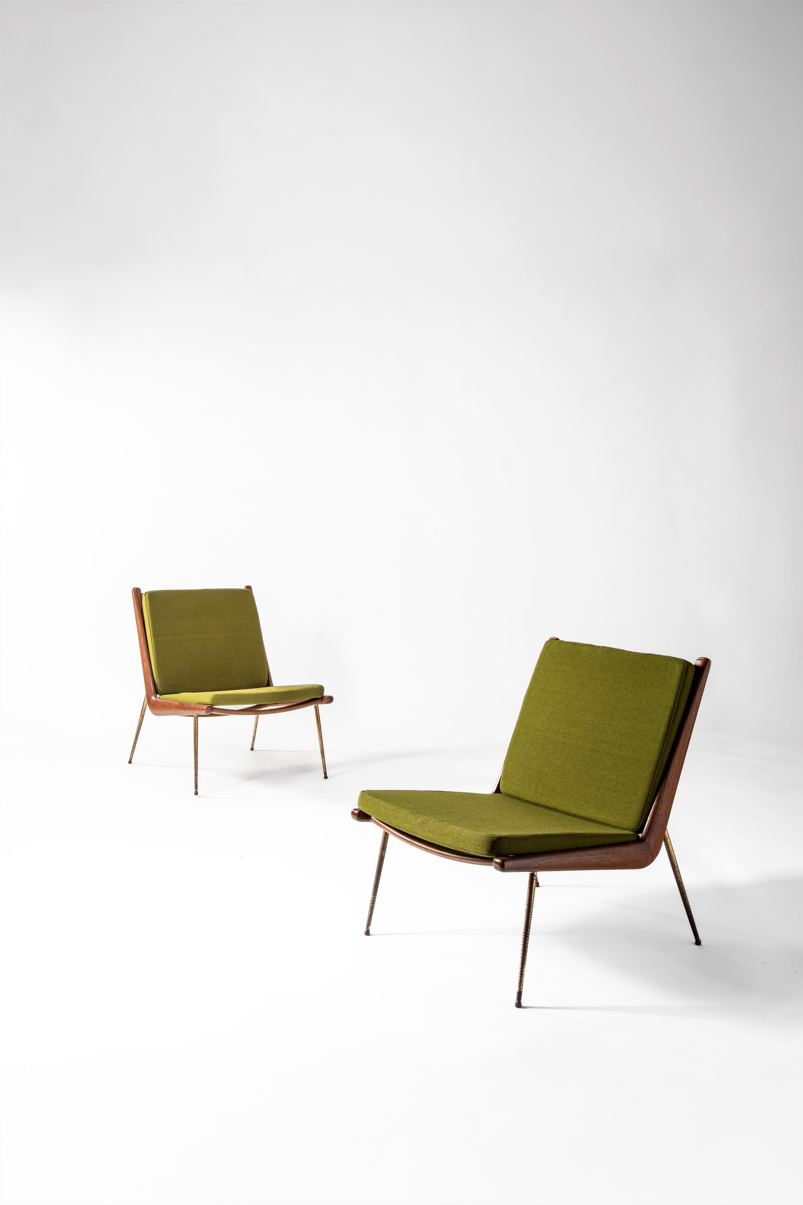 Peter Hvidt, Orla Mølgaard-nielsen - Coppia di poltrone modello “Boomerang” (FD134), teak e otton...