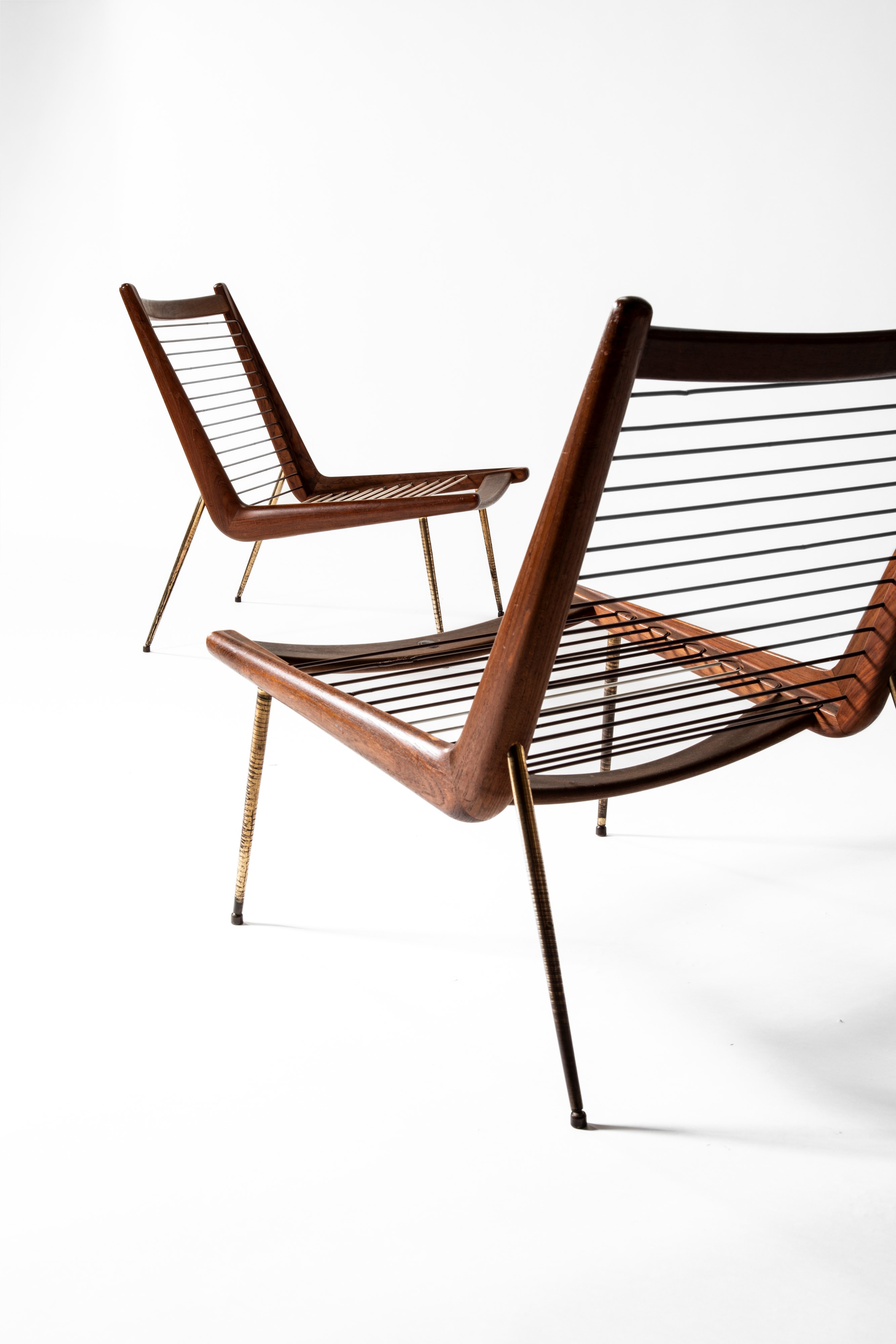 Peter Hvidt, Orla Mølgaard-nielsen - Coppia di poltrone modello “Boomerang” (FD134), teak e otton...