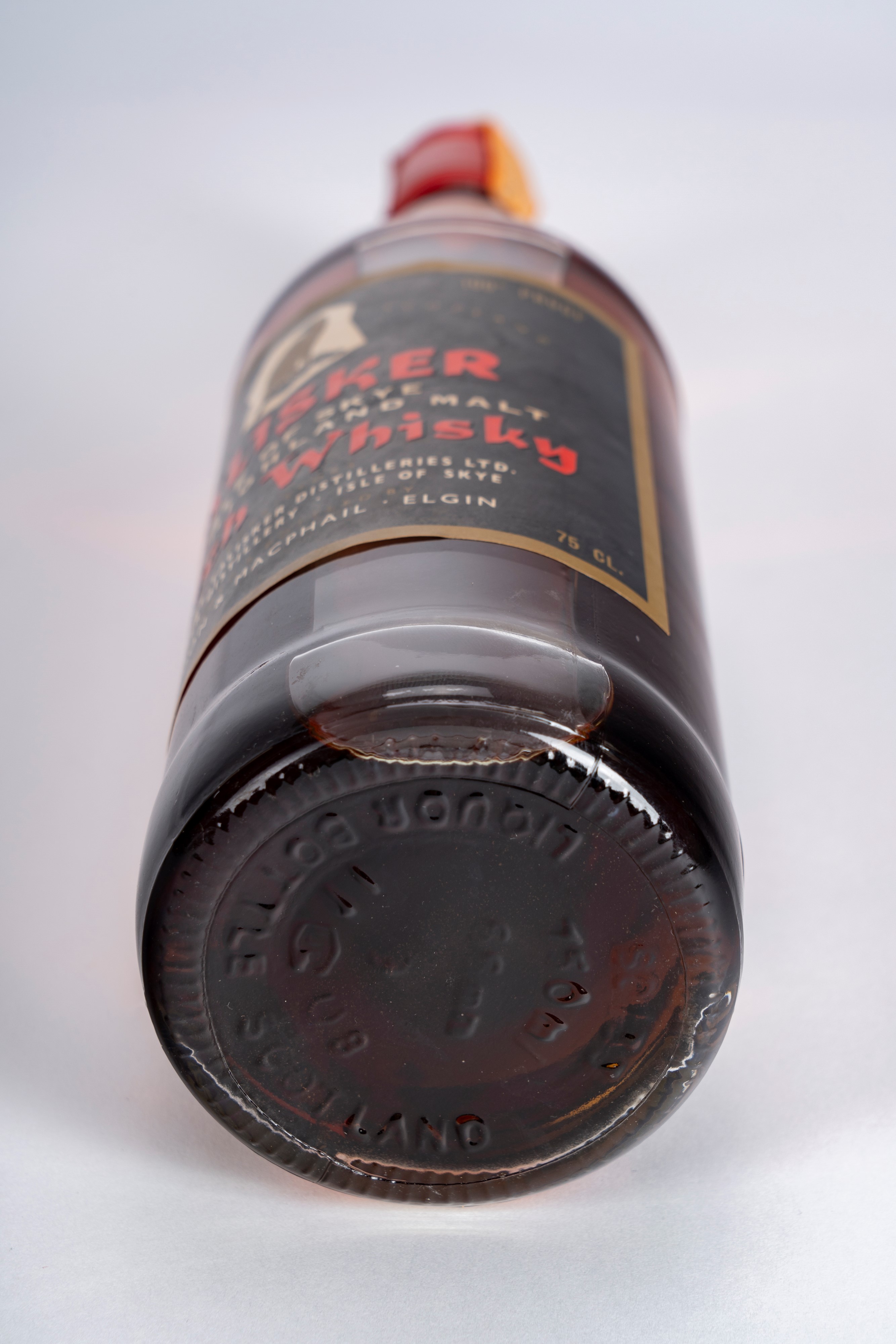 Scozia - Talisker, Isle of Skye Pure Island Malt Scotch Whisky, imbottigliato da Gordon & MacPhai...