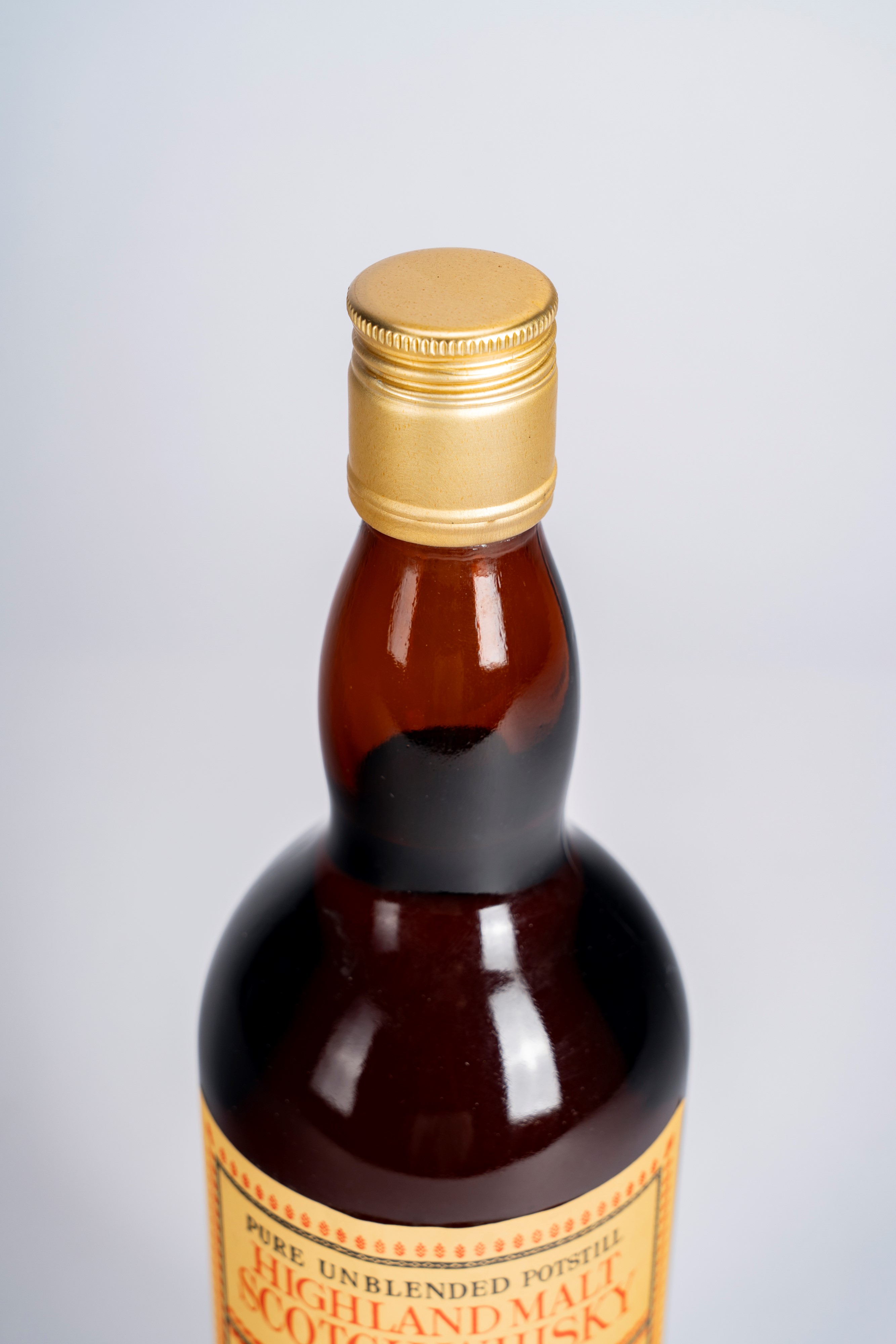 Scozia - Whisky Glenlivet, distillato nel 1962, imbottigliato nel 1974