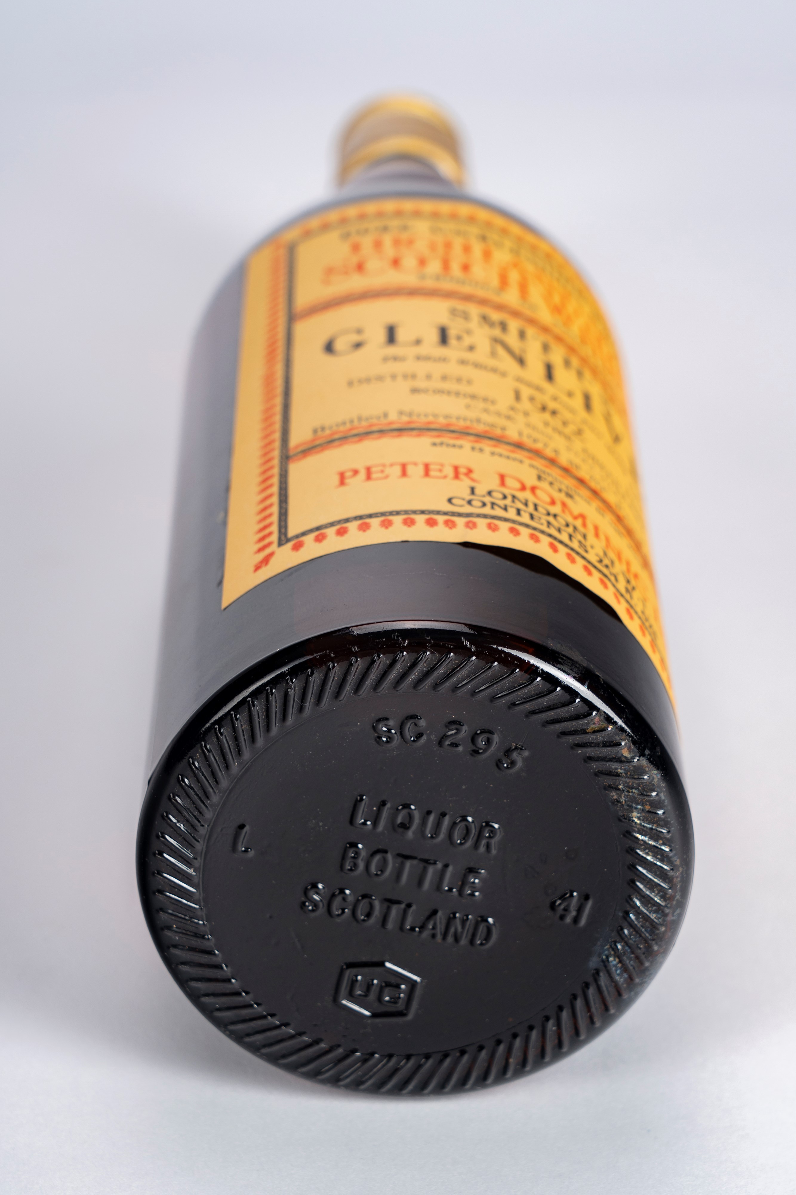Scozia - Whisky Glenlivet, distillato nel 1962, imbottigliato nel 1974