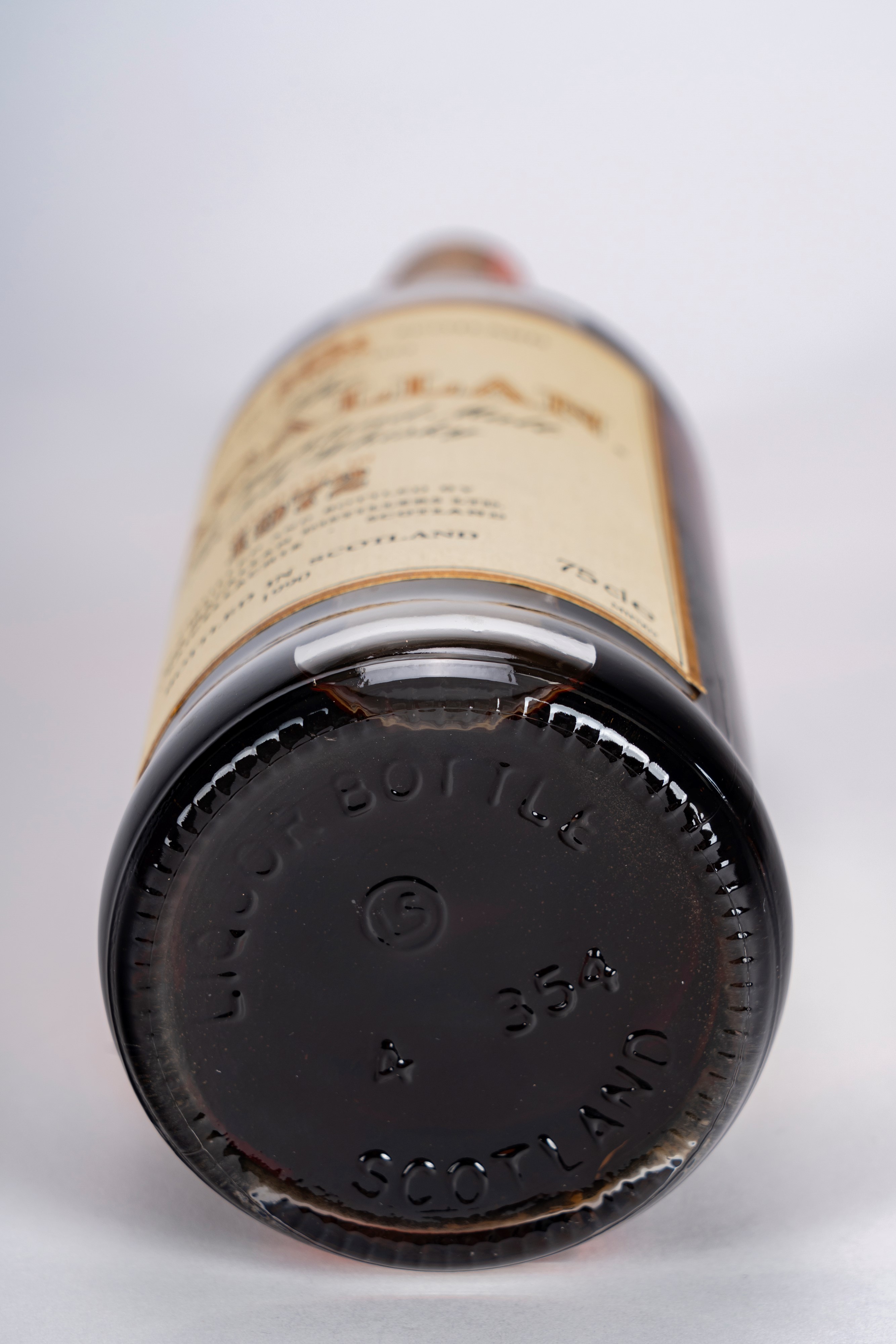 Scozia - Macallan, Single Highland Malt Scotch Whisky 18 anni (imbottigliato 1990)