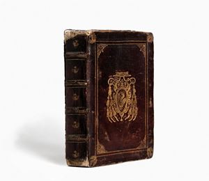 Edizione originale della celebre traduzione del Caro del testo virgiliano, pubblicata postuma a cura del nipote Lepido Caro, che firma l'epistola dedicatoria al cardinale Alessandro Farnese. Camerini, Annali dei Giunti, v. 1.2, p. 462. L' Eneide di Virgilio, del commendatore Annibal Caro