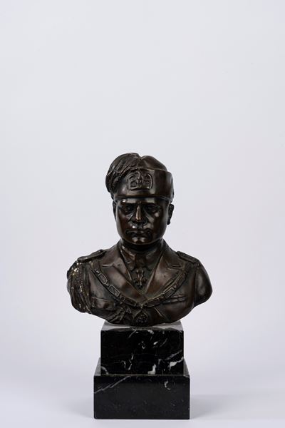 Busto in bronzo con uniforme da Primo Caporale d’Onore