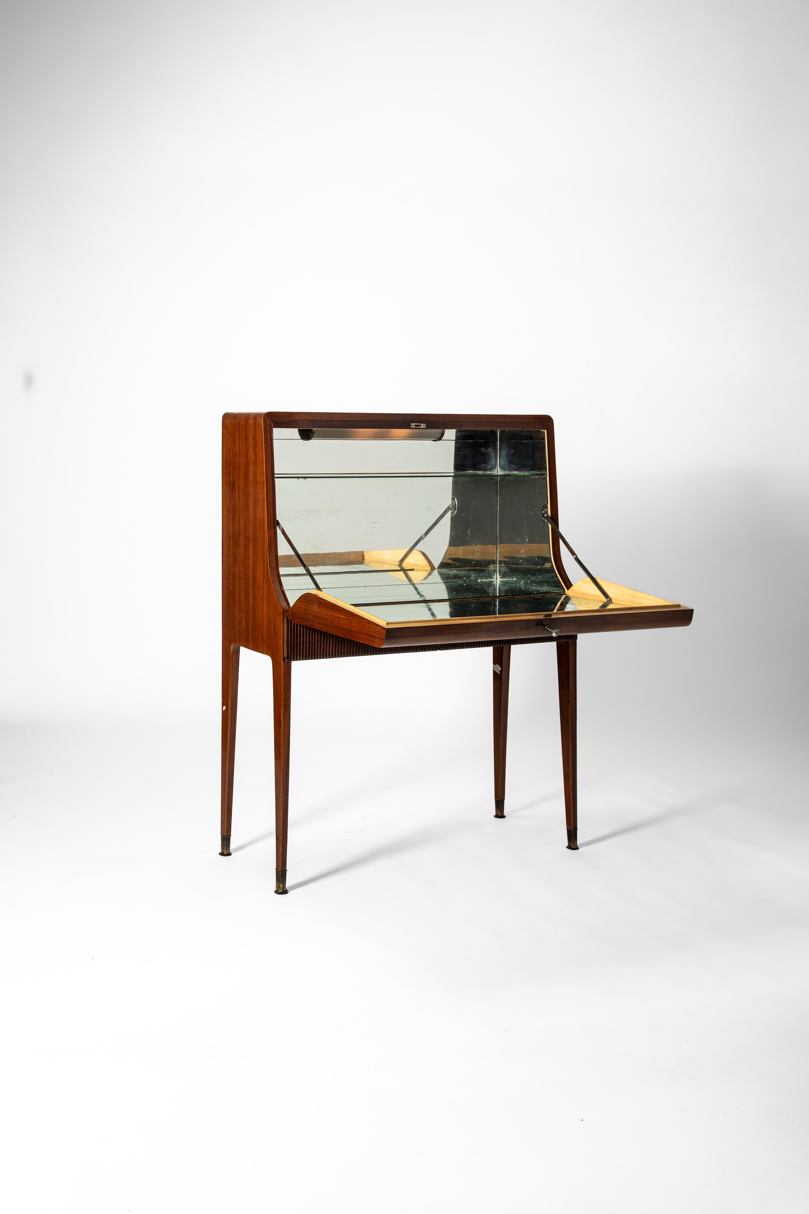 Manifattura Italiana - Mobile bar, circa 1950, legno, metallo e ottone con vetro specchiato