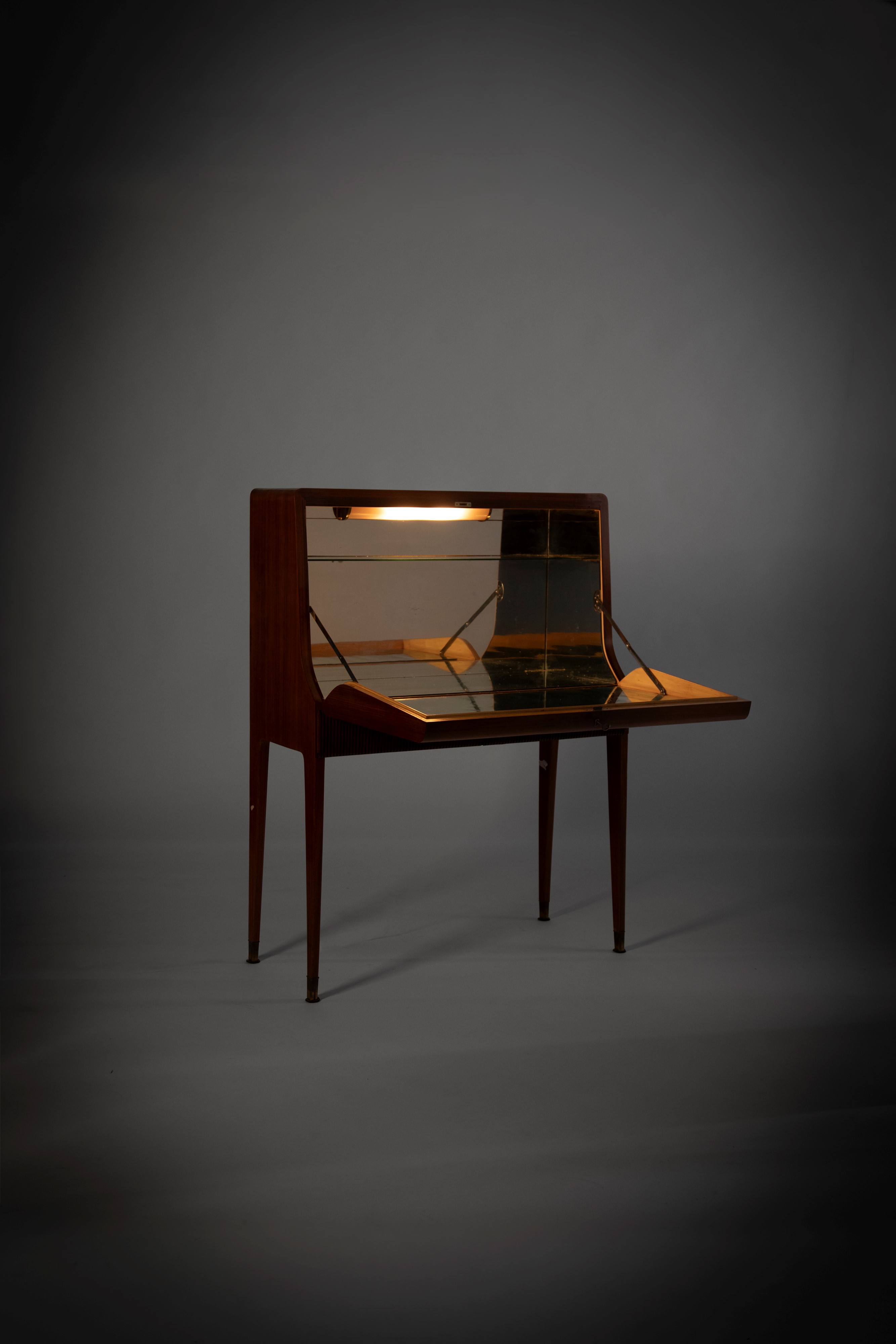 Manifattura Italiana - Mobile bar, circa 1950, legno, metallo e ottone con vetro specchiato
