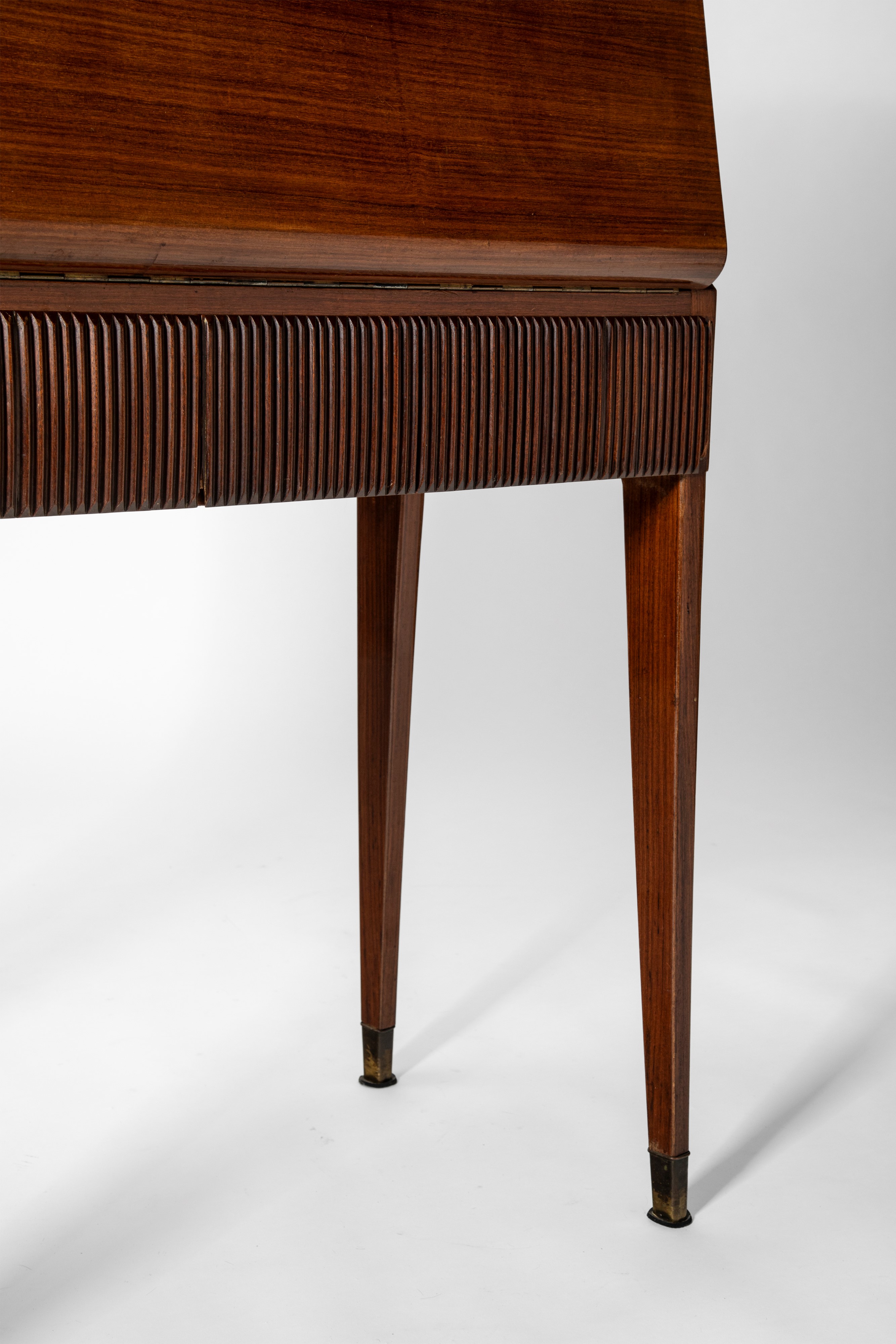 Manifattura Italiana - Mobile bar, circa 1950, legno, metallo e ottone con vetro specchiato