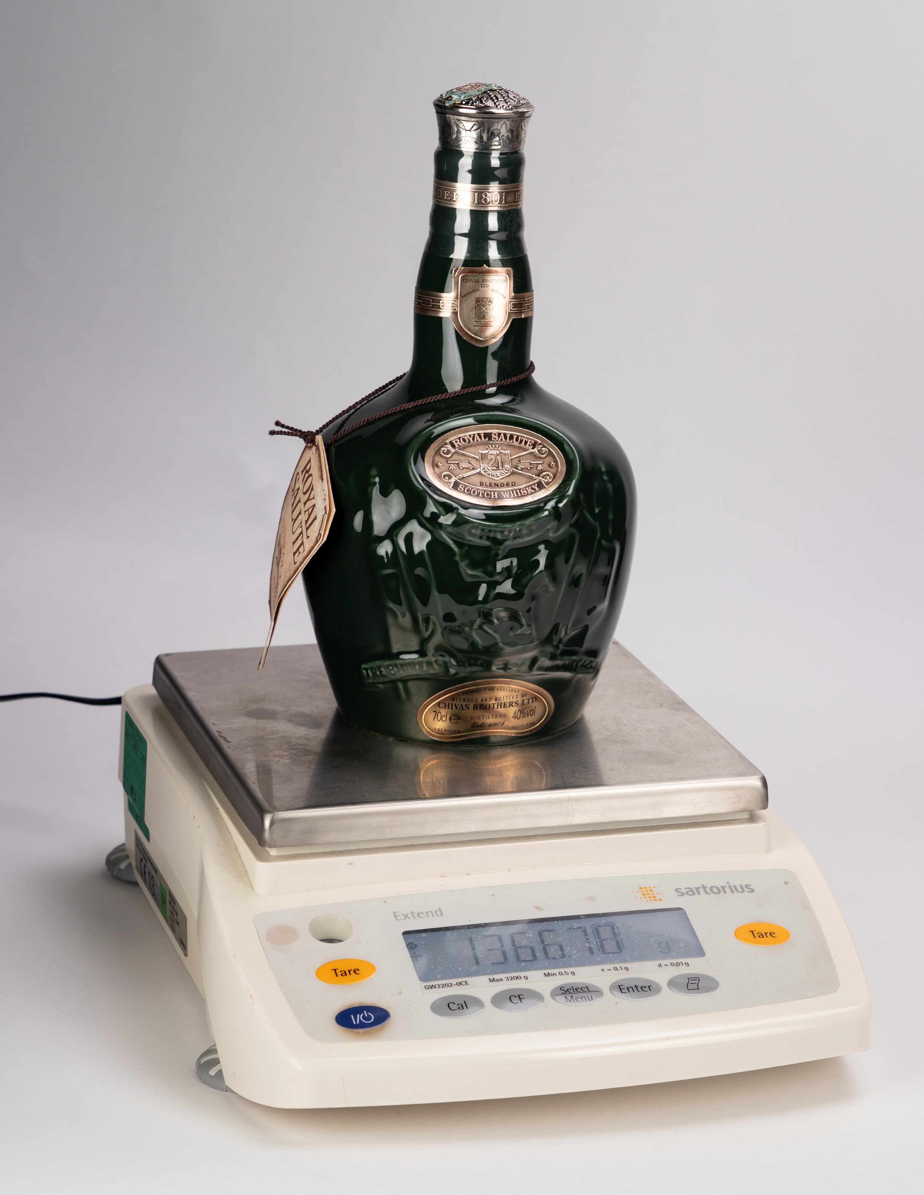 Scozia - Chivas, Selezione di decanter Royal Salute 21 YO (2 bottiglie)