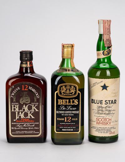 Selezione di Scotch Whisky, 3 bottiglie (Bell's Deluxe 12 YO, Black Jack 12 YO, Blue Star)