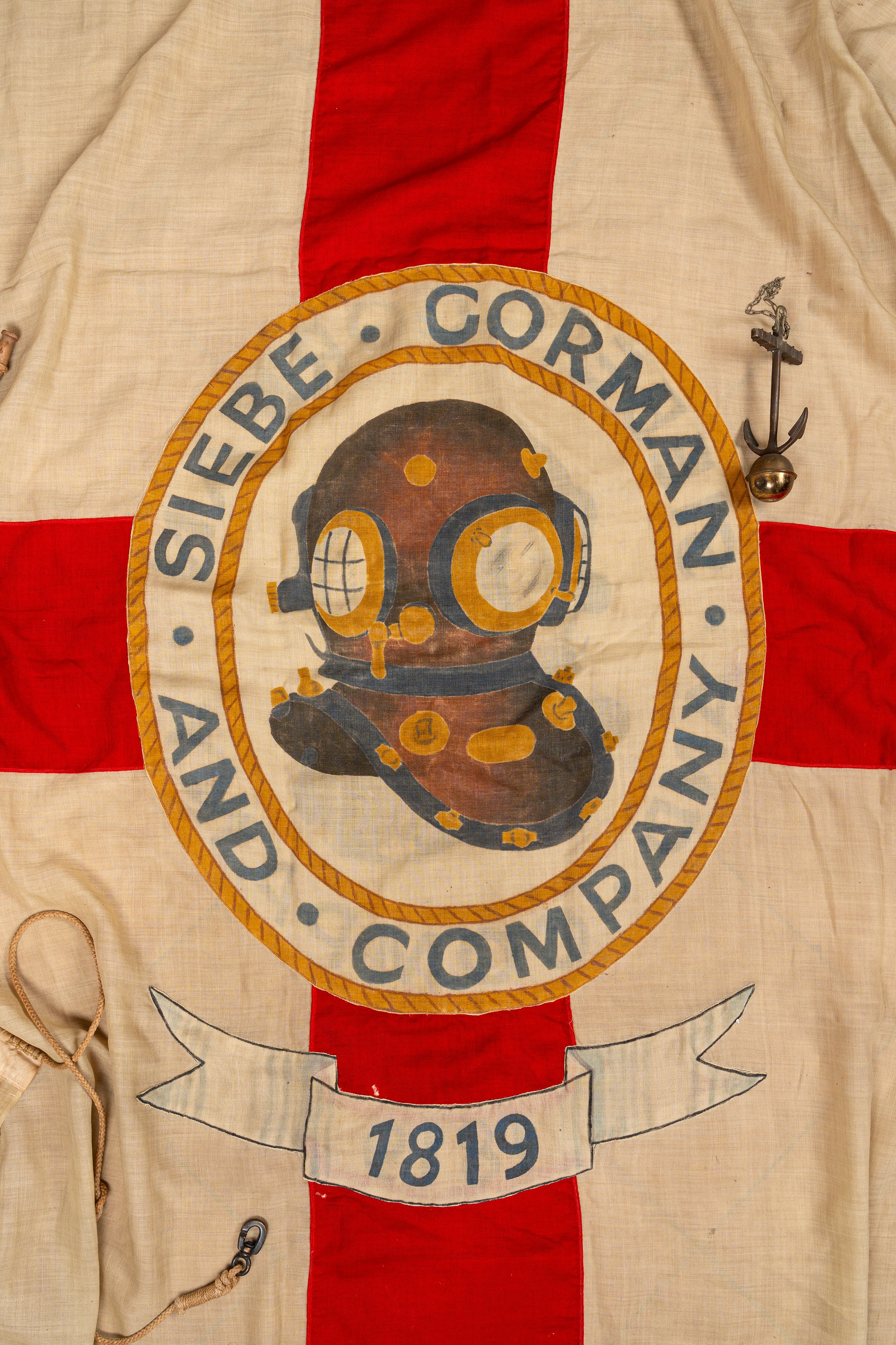 Siebe Gorman and Company, Stendardo/bandiera commerciale con stemma e casco da palombaro