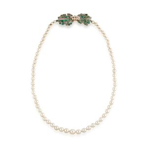 Necklace with pearls and emeralds
