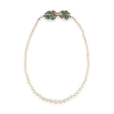 Collana con perle coltivate e smeraldi, in oro giallo 18k
