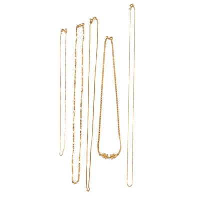Cinque collane, maglie a catena in oro giallo 18k e 12k