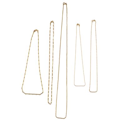 Cinque collane, in oro giallo 18k