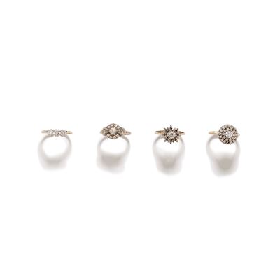 Quattro anelli, in oro bianco 18k con diamanti (taglio brillante e “huit-huit”)