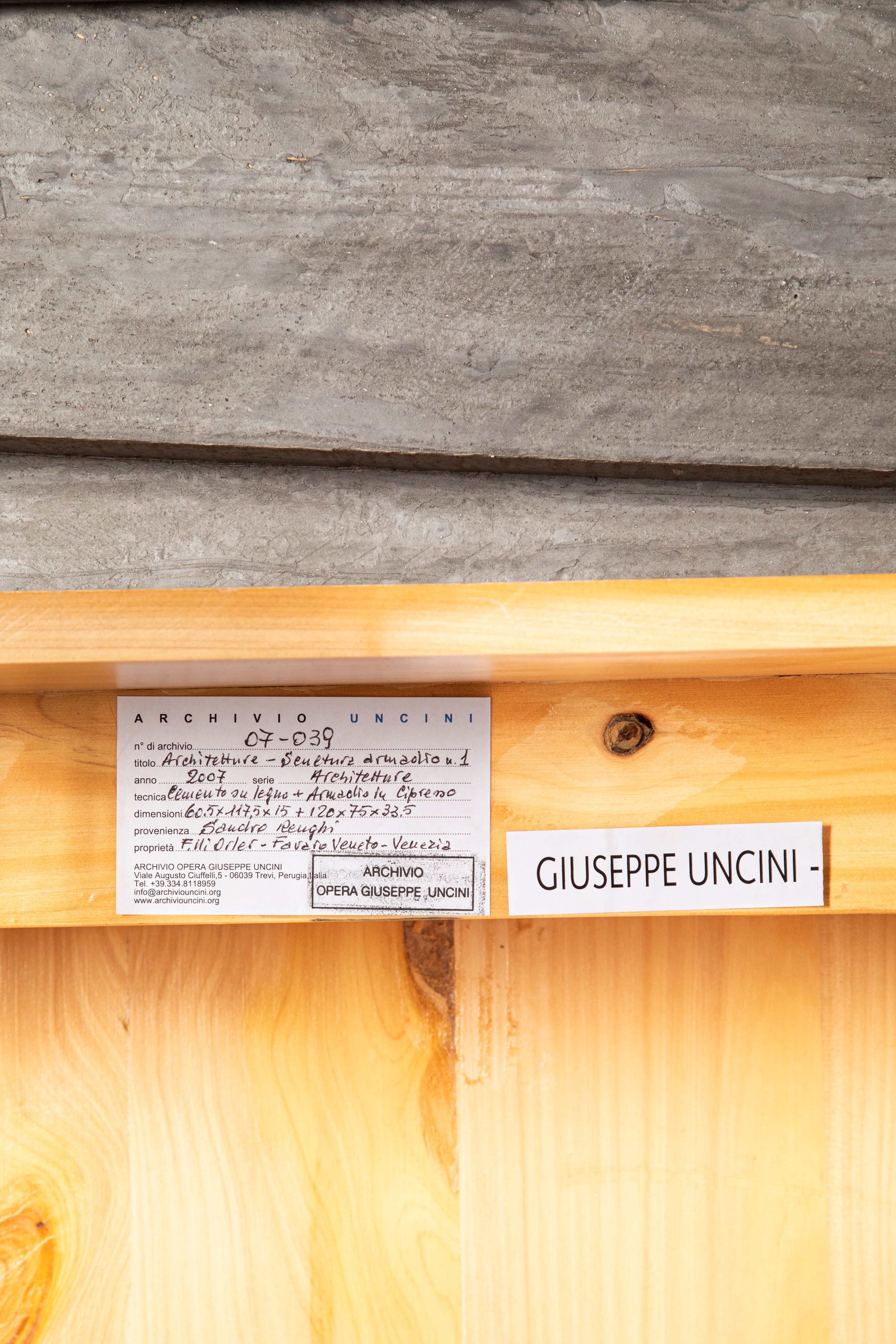 Giuseppe Uncini - Architetture – Scultura armadio n. 1, cemento su legno e armadio in cipresso