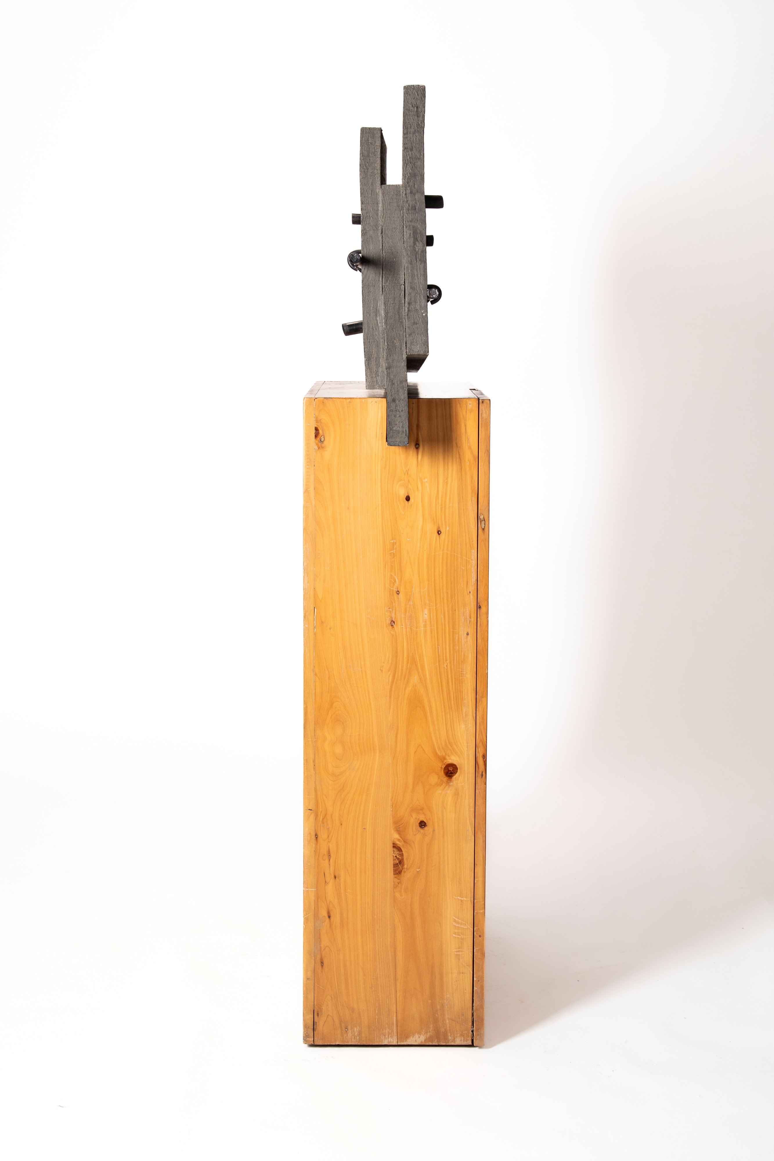 Giuseppe Uncini - Architetture – Scultura armadio n. 1, cemento su legno e armadio in cipresso
