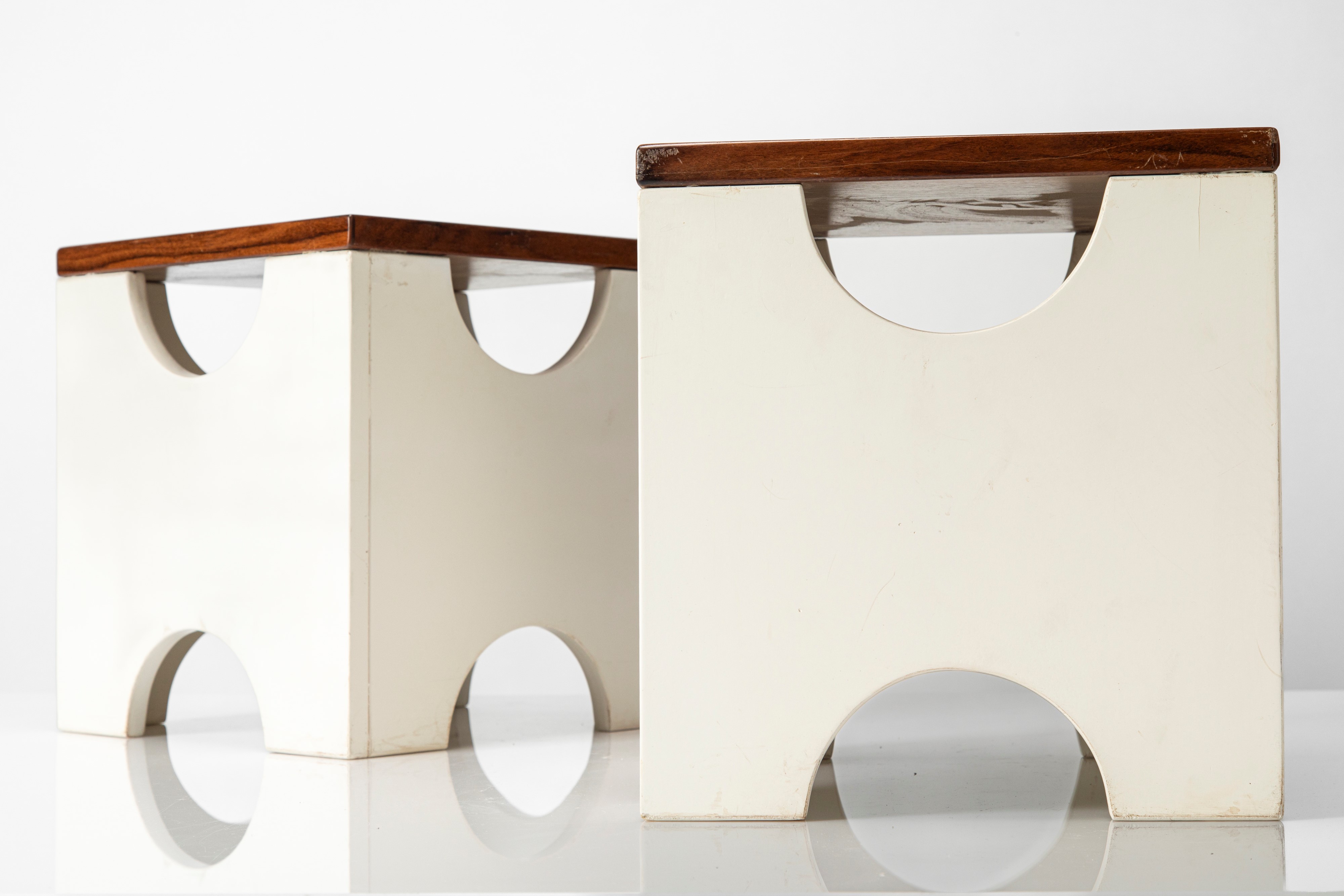Ettore Sottsass Jr - Coppia di sgabelli “Dado” modello T29