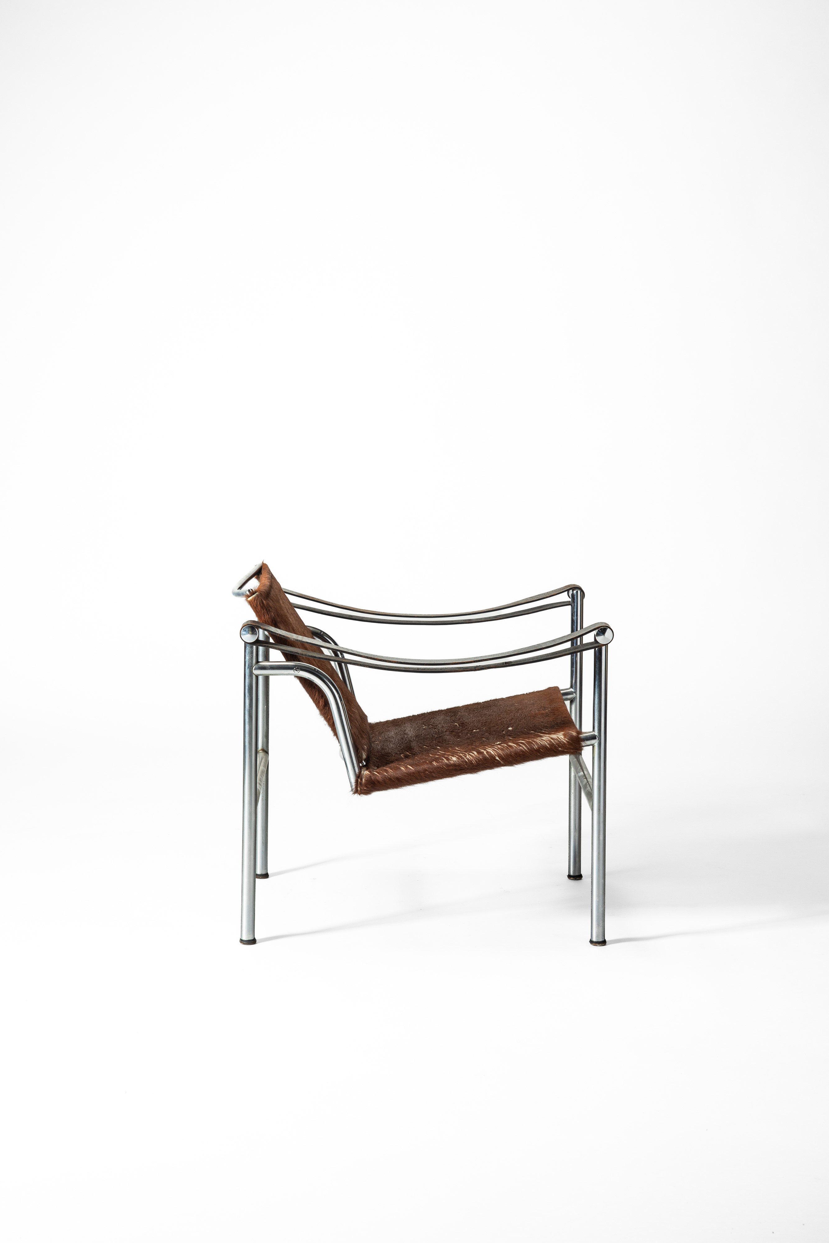 Le Corbusier, Charlotte Perriand, Pierre Jeanneret - Poltroncina modello LC1 in acciaio cromato e...