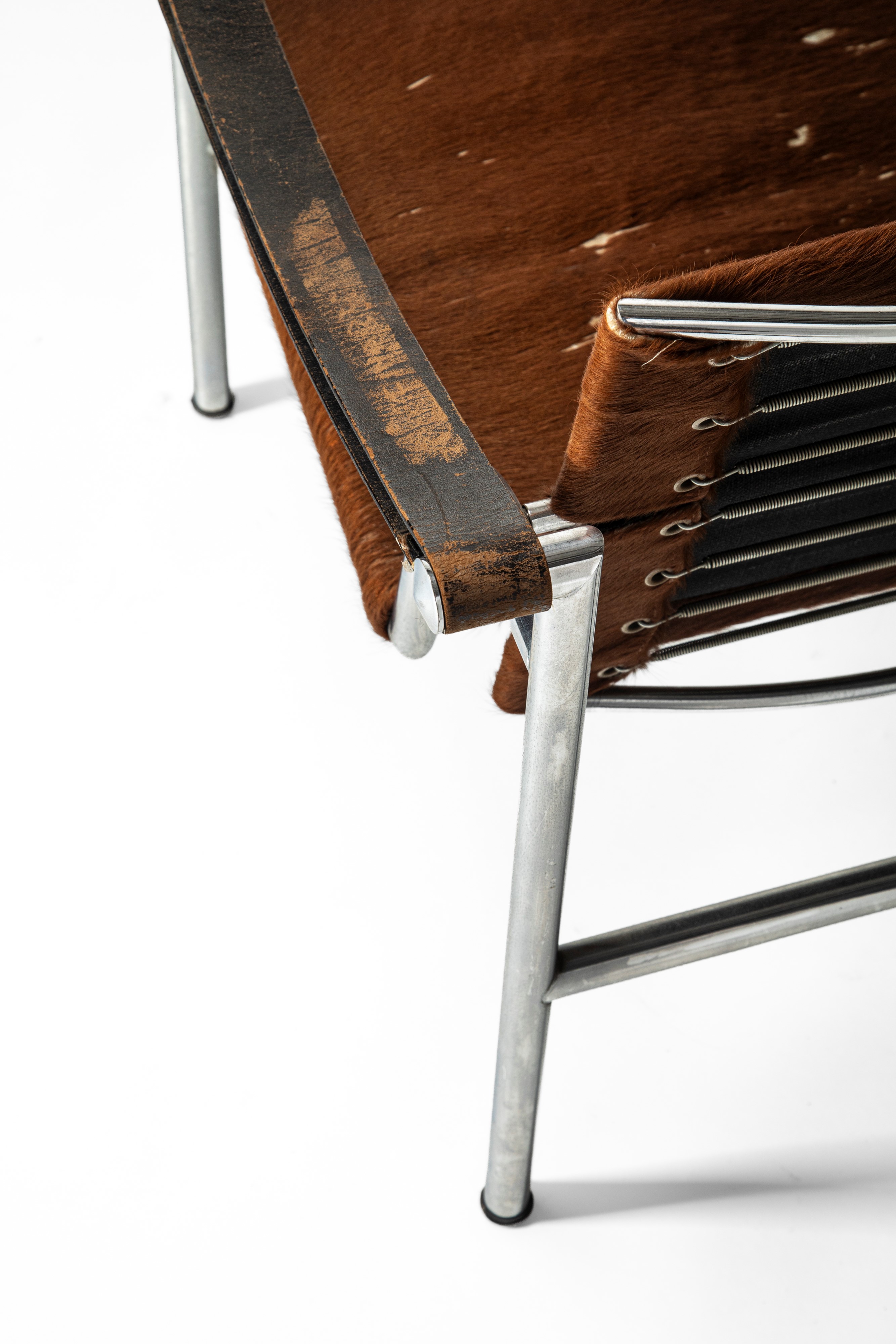 Le Corbusier, Charlotte Perriand, Pierre Jeanneret - Poltroncina modello LC1 in acciaio cromato e...