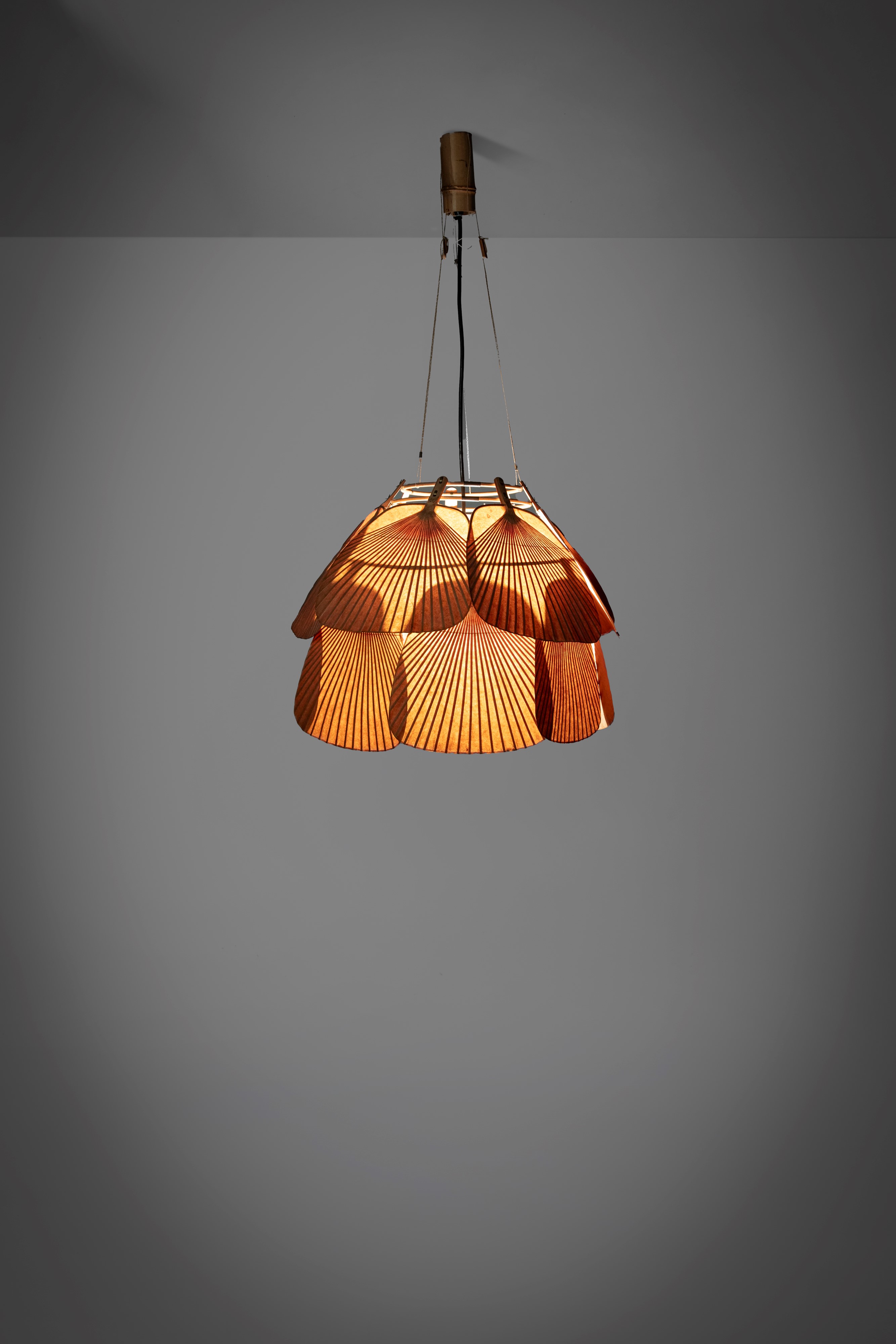 Ingo Maurer - Lampada a Sospensione Modello 'ju-yon' dalla Serie 'uchiwa'