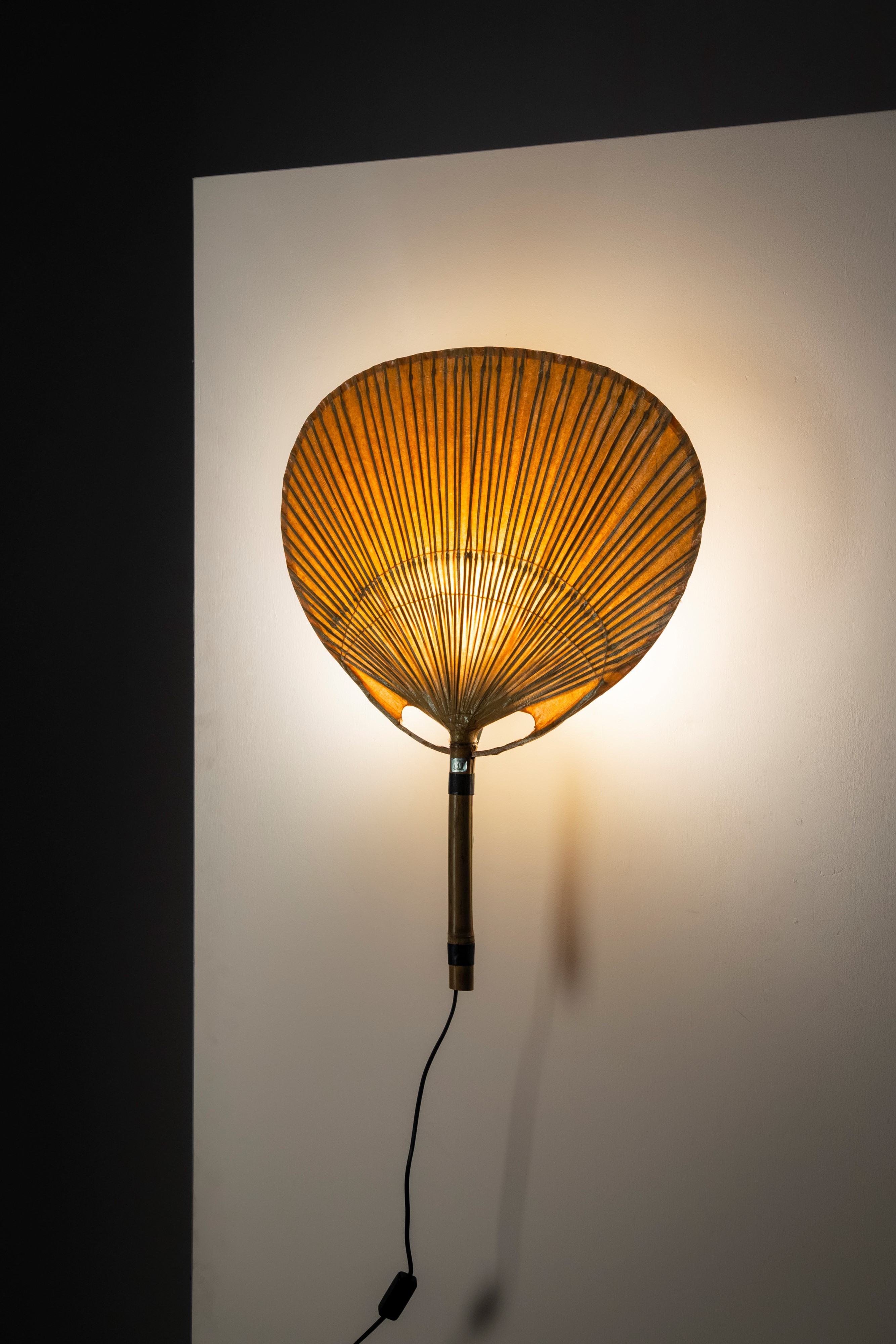 Ingo Maurer - Lampada da parete modello “Uchiwa III”, 1973