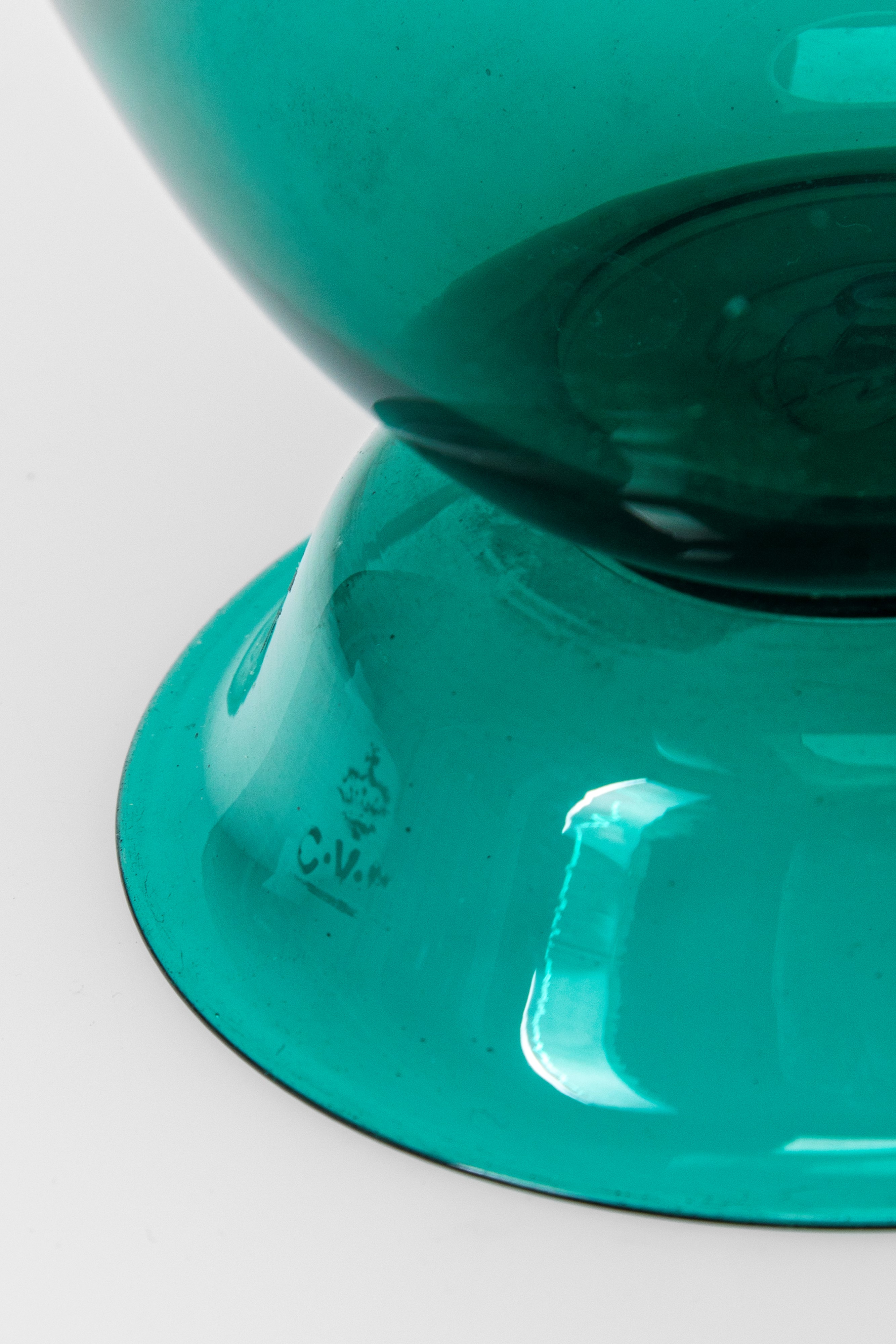 Pauly & C. - C.V.M. - Vaso, vetro soffiato, bordo a piattino verde smeraldo, firma all’acido C.V....