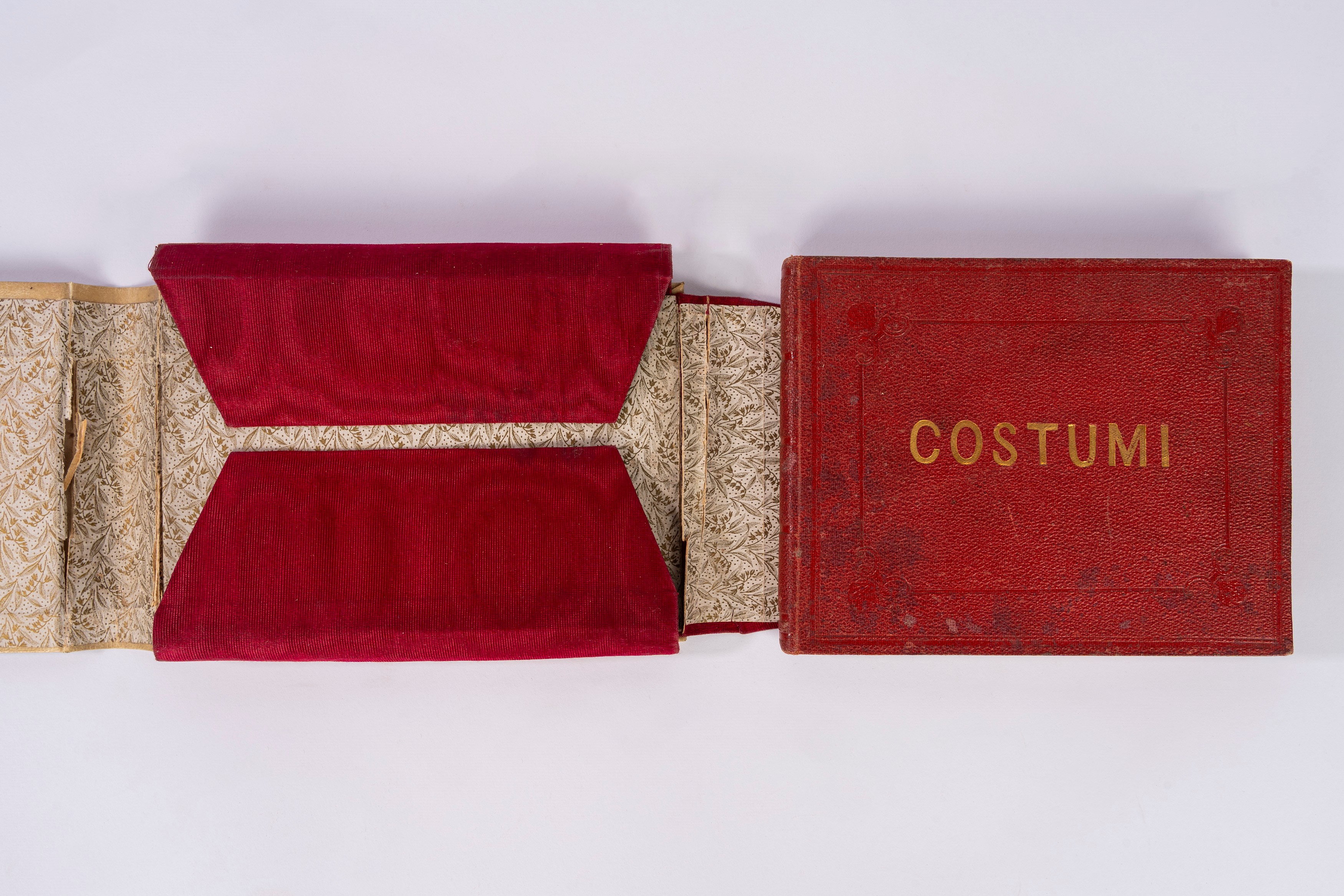 Giorgio Sommer, Costumi (album di albumine acquarellate) — Napoli, 1870 circa