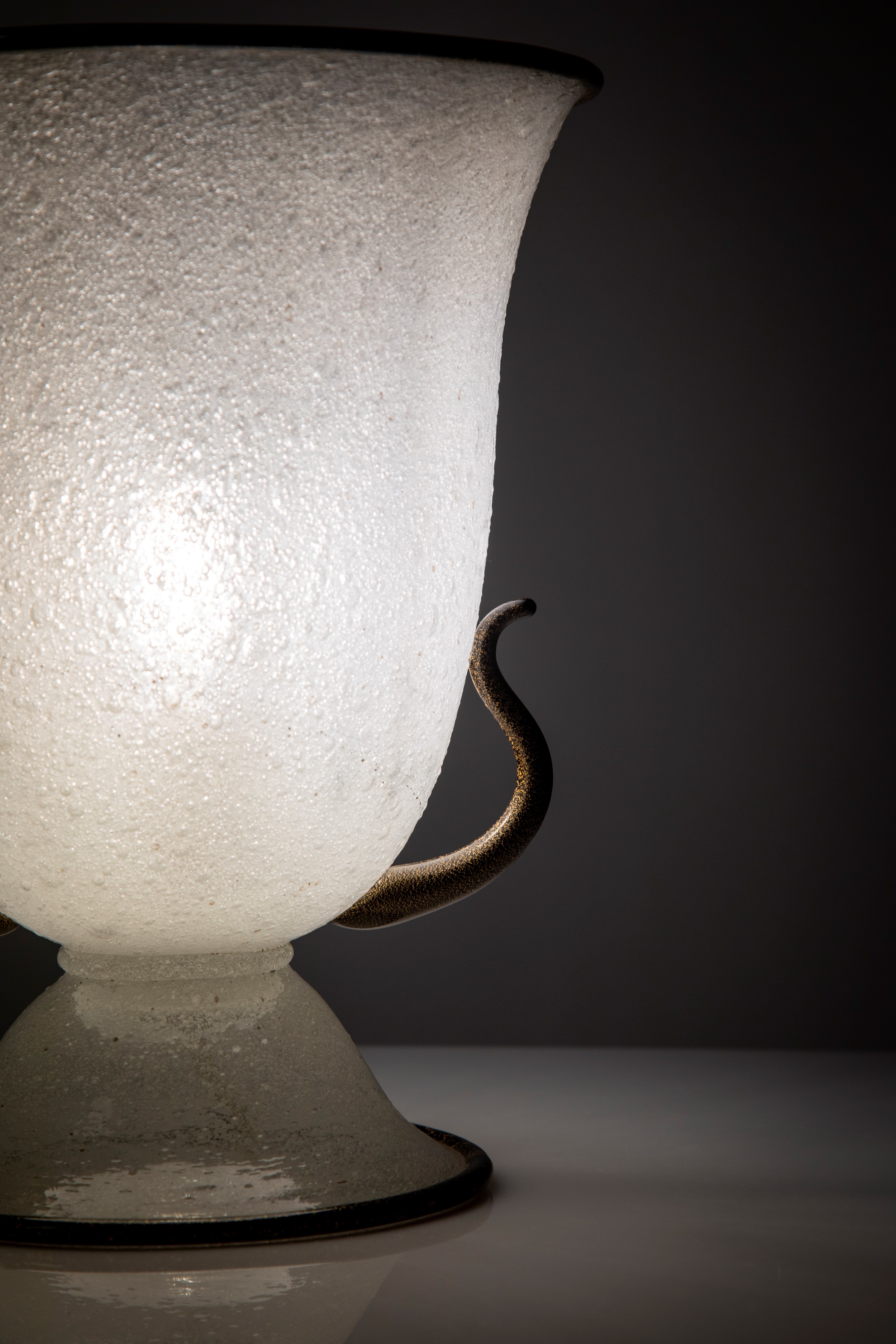 Ercole Barovier - Lampada da tavolo in vetro pulegoso con foglia d’oro (circa 1940)
