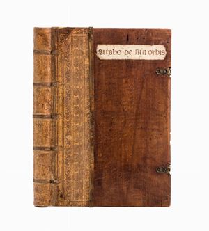 Rara e ricercata edizione di primo Cinquecento del corpus delle osservazioni geografiche dell’erudito greco. Adams S, 1900; Sander 7091; Brinet 428. De situ orbis
