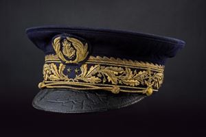 An interesting rear admiral's cap