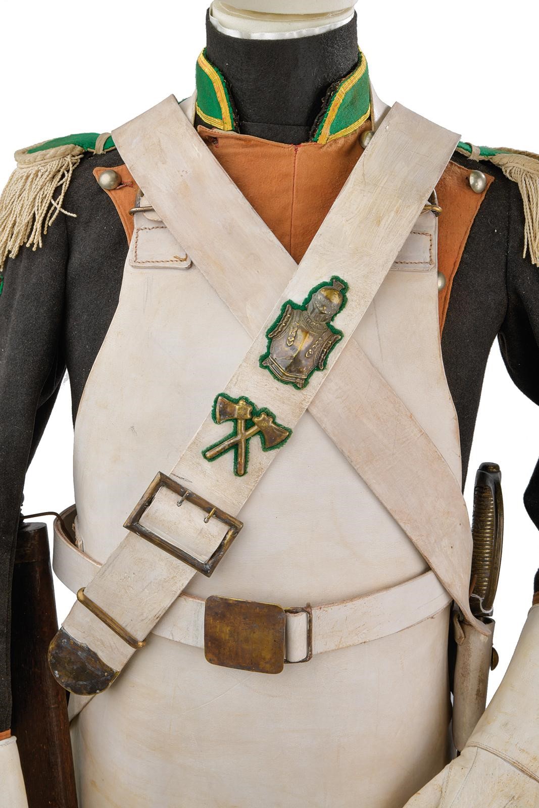 Uniforme da zappatore con sabro e scure