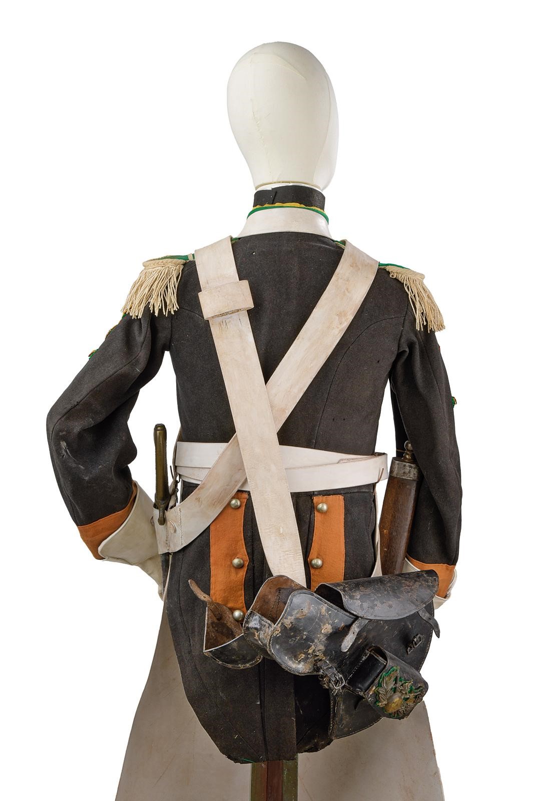 Uniforme da zappatore con sabro e scure