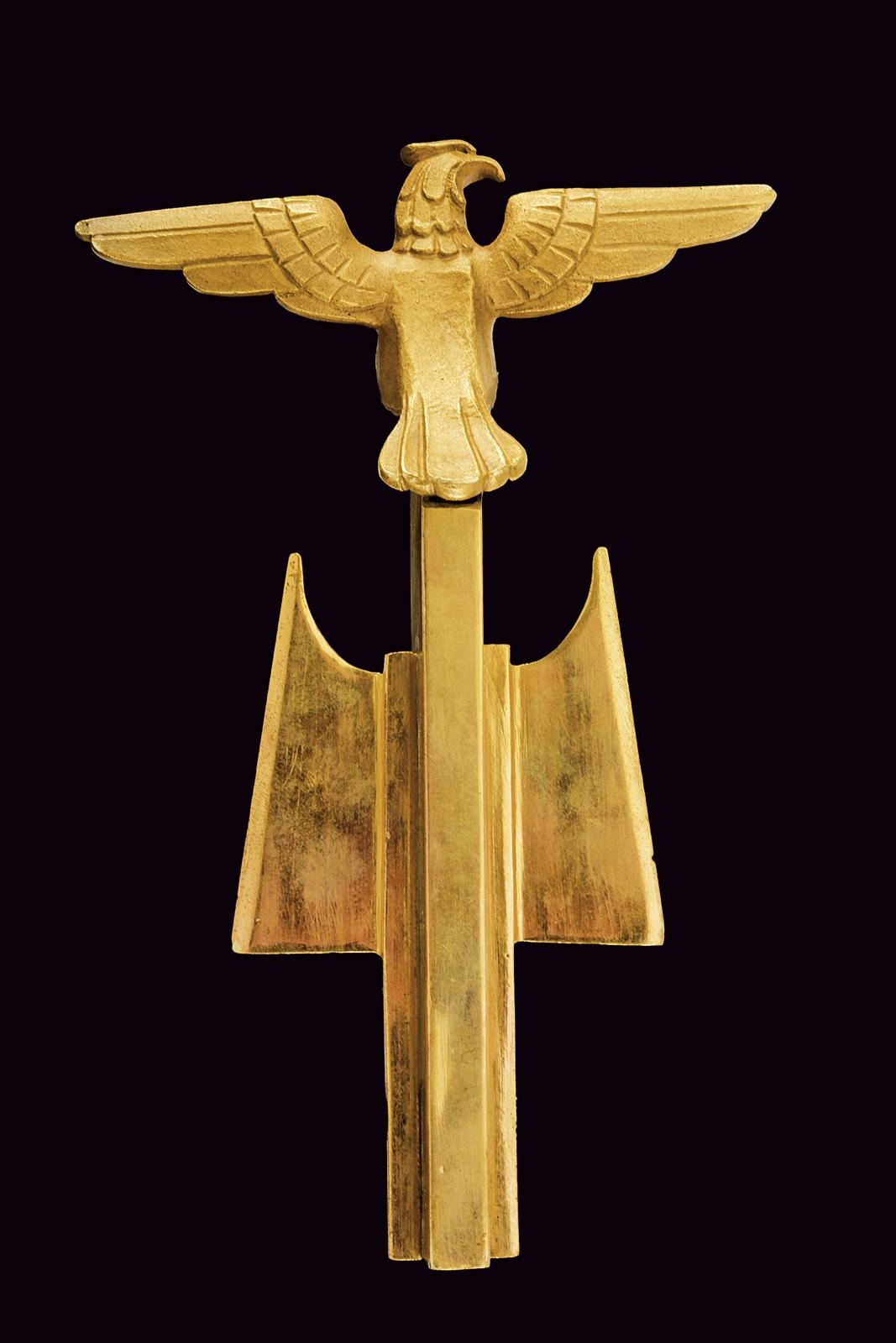 Regno d'Italia, Oggetto di design fascista con aquila ad ali spiegate in metallo non magnetico