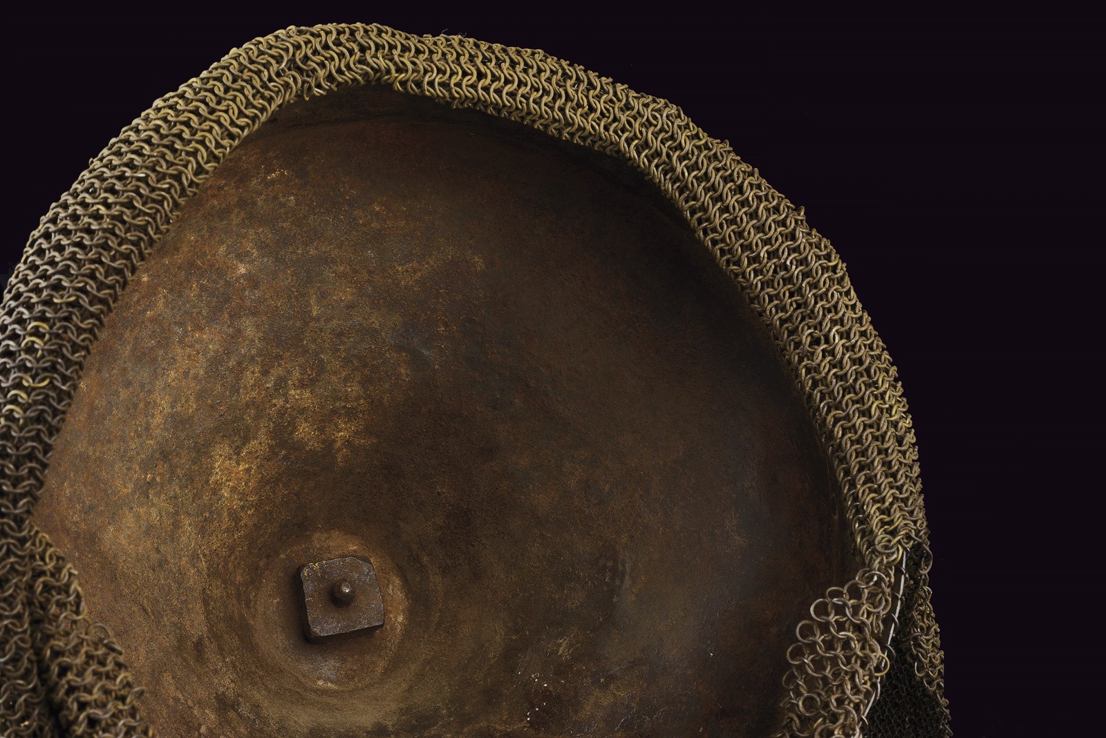 Indopersia, Elmo raro ed elegante con decorazioni dorate, inizio del XVIII secolo