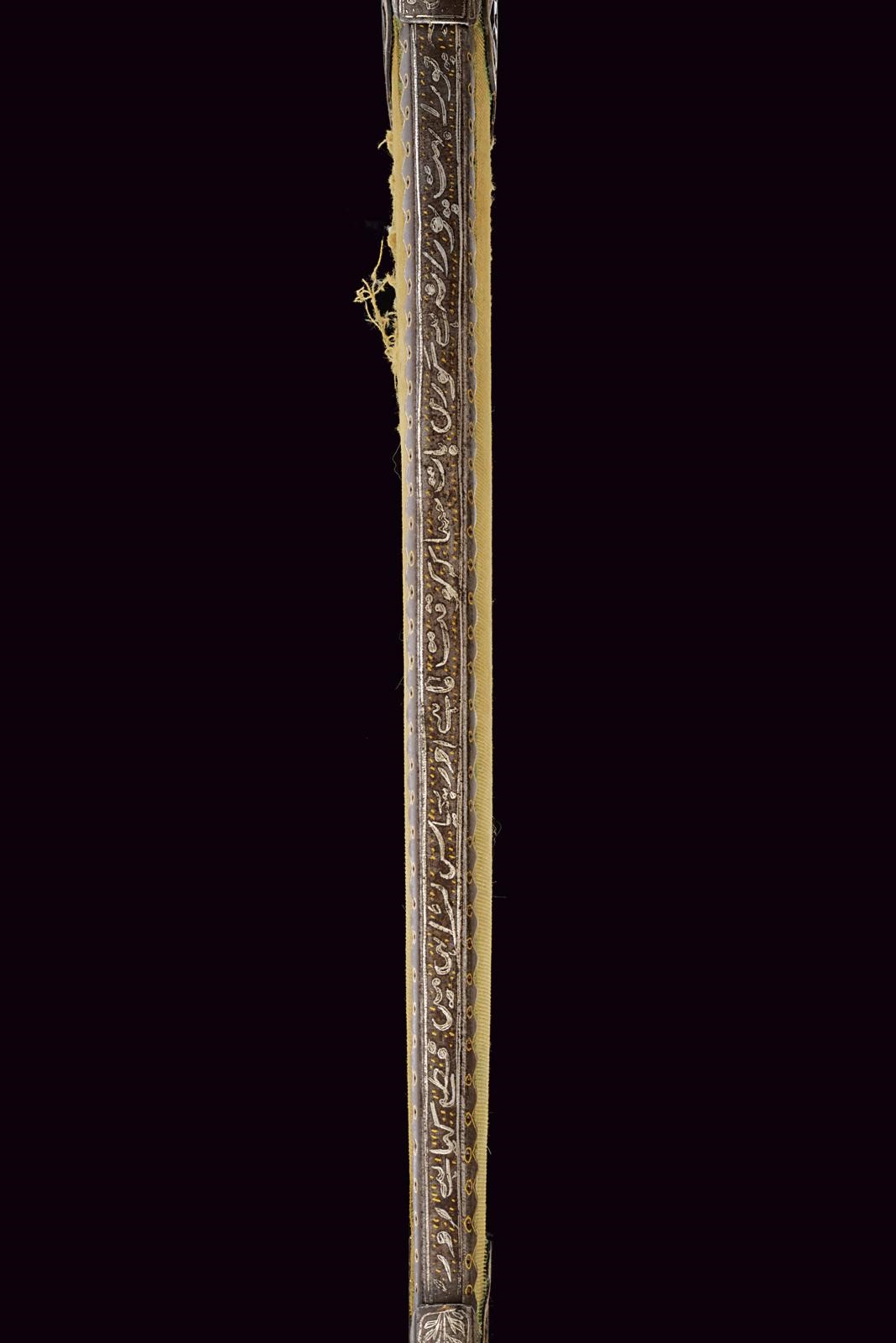 Afghanistan, Lungo coltello khyber, lama dritta e forte inciso con volute floreali (circa 1900)