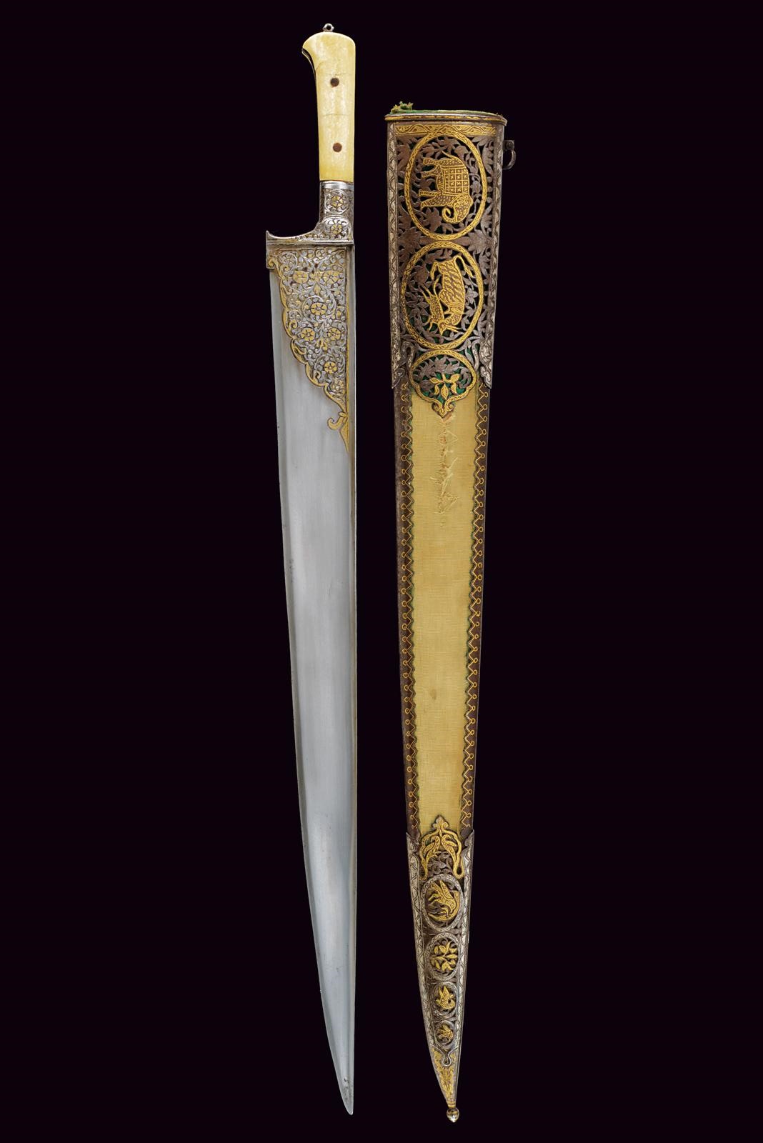 Afghanistan, Lungo coltello khyber, lama dritta e forte inciso con volute floreali (circa 1900)