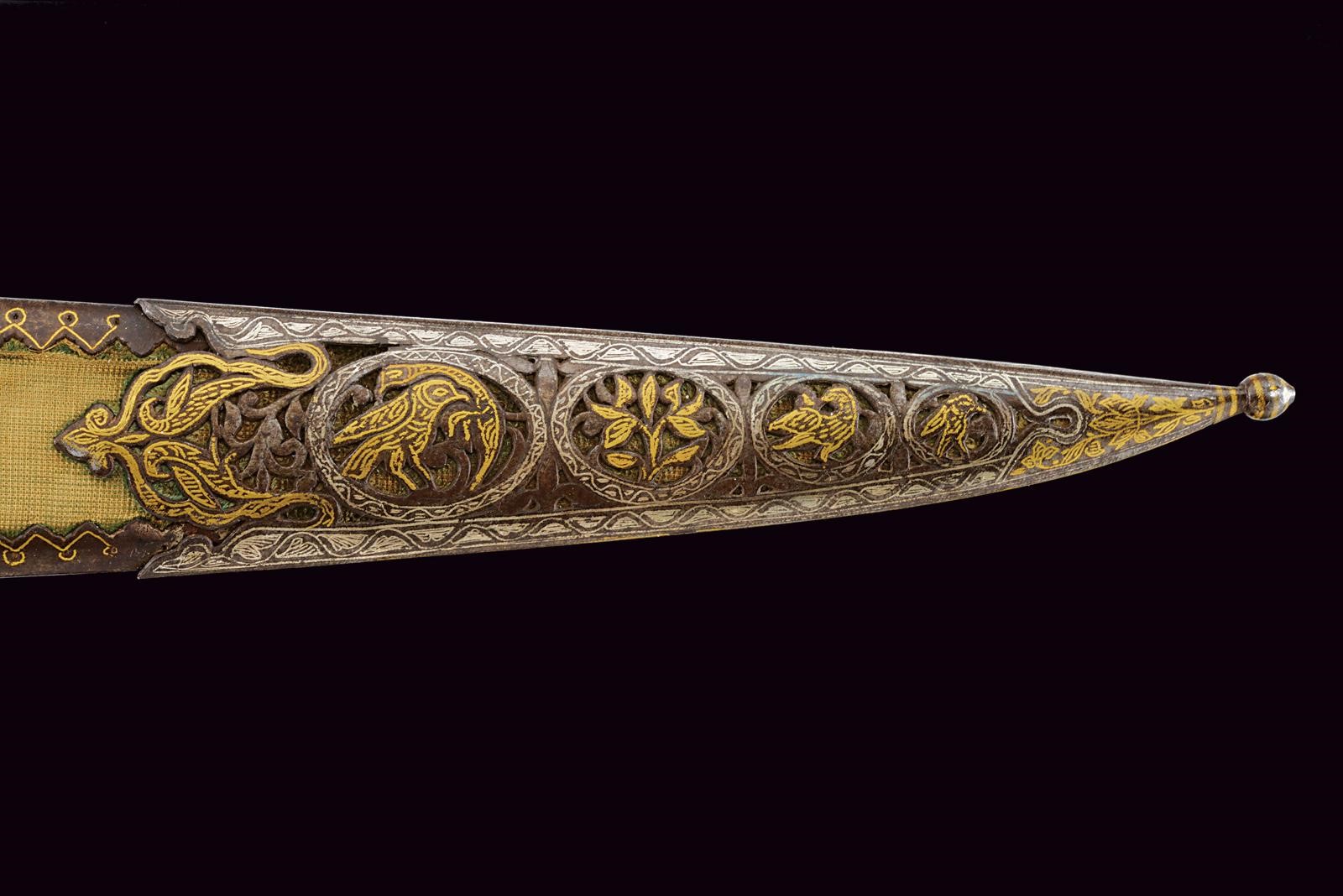 Afghanistan, Lungo coltello khyber, lama dritta e forte inciso con volute floreali (circa 1900)