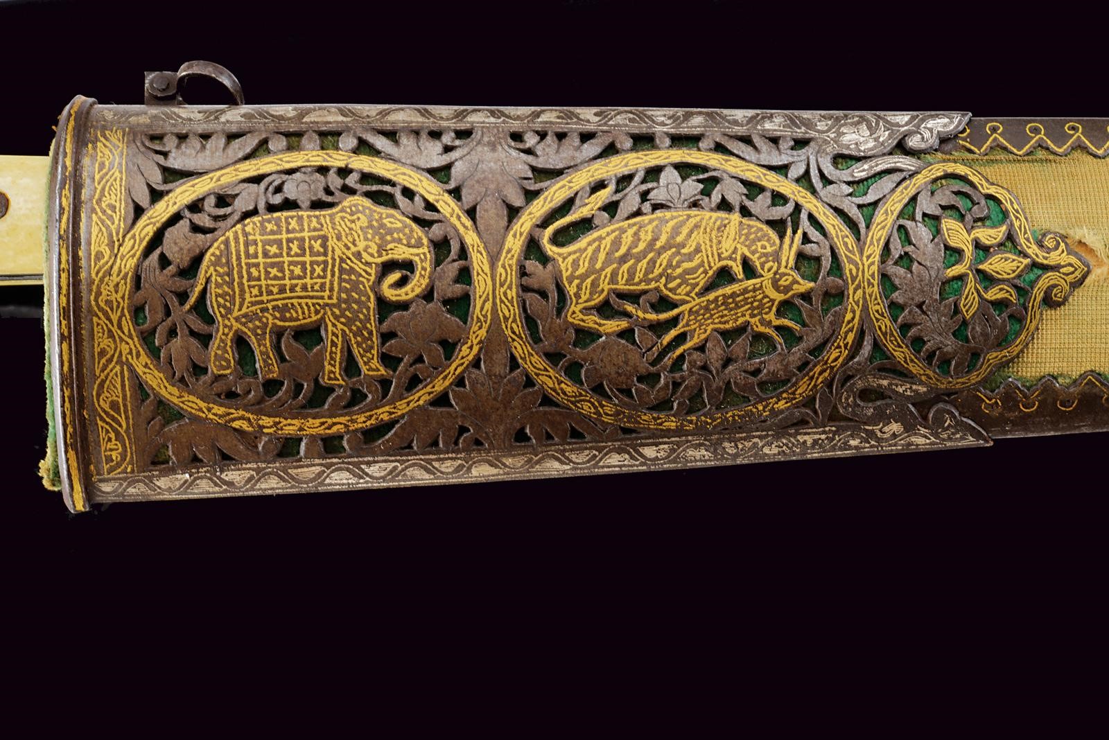 Afghanistan, Lungo coltello khyber, lama dritta e forte inciso con volute floreali (circa 1900)