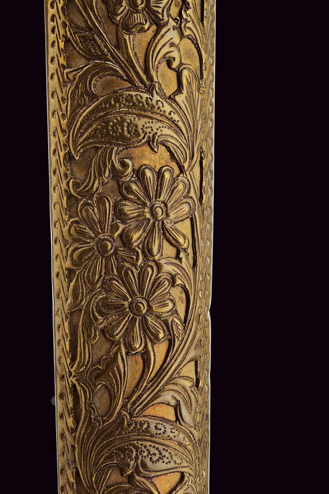 Kris (Bel kris), madura, lama in pamor ondulata con decorazioni ageminate in oro e testa scolpita...