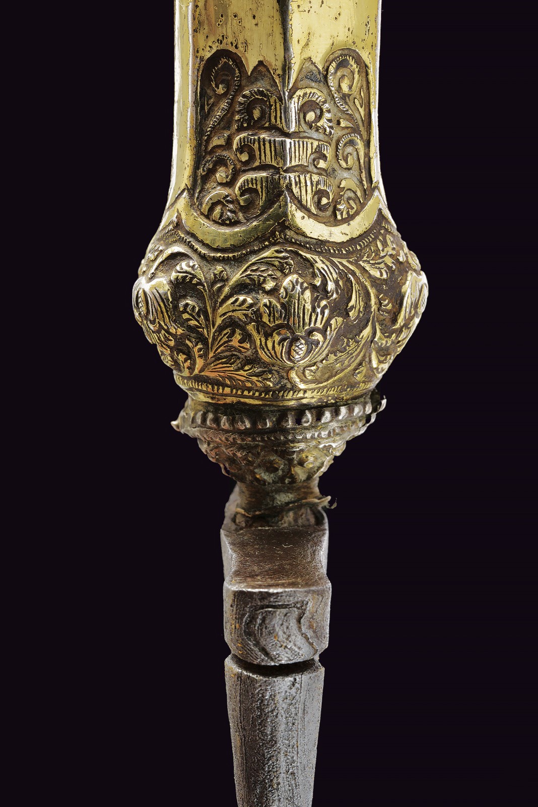 Kris, lama in fine pamor con ornati in argento dorato (Surakarta), XV–XIX secolo