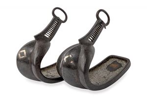 A pair of abumi signed &ldquo;Tomomasa&rdquo; with certificate